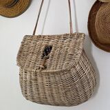 Walking fishing basket