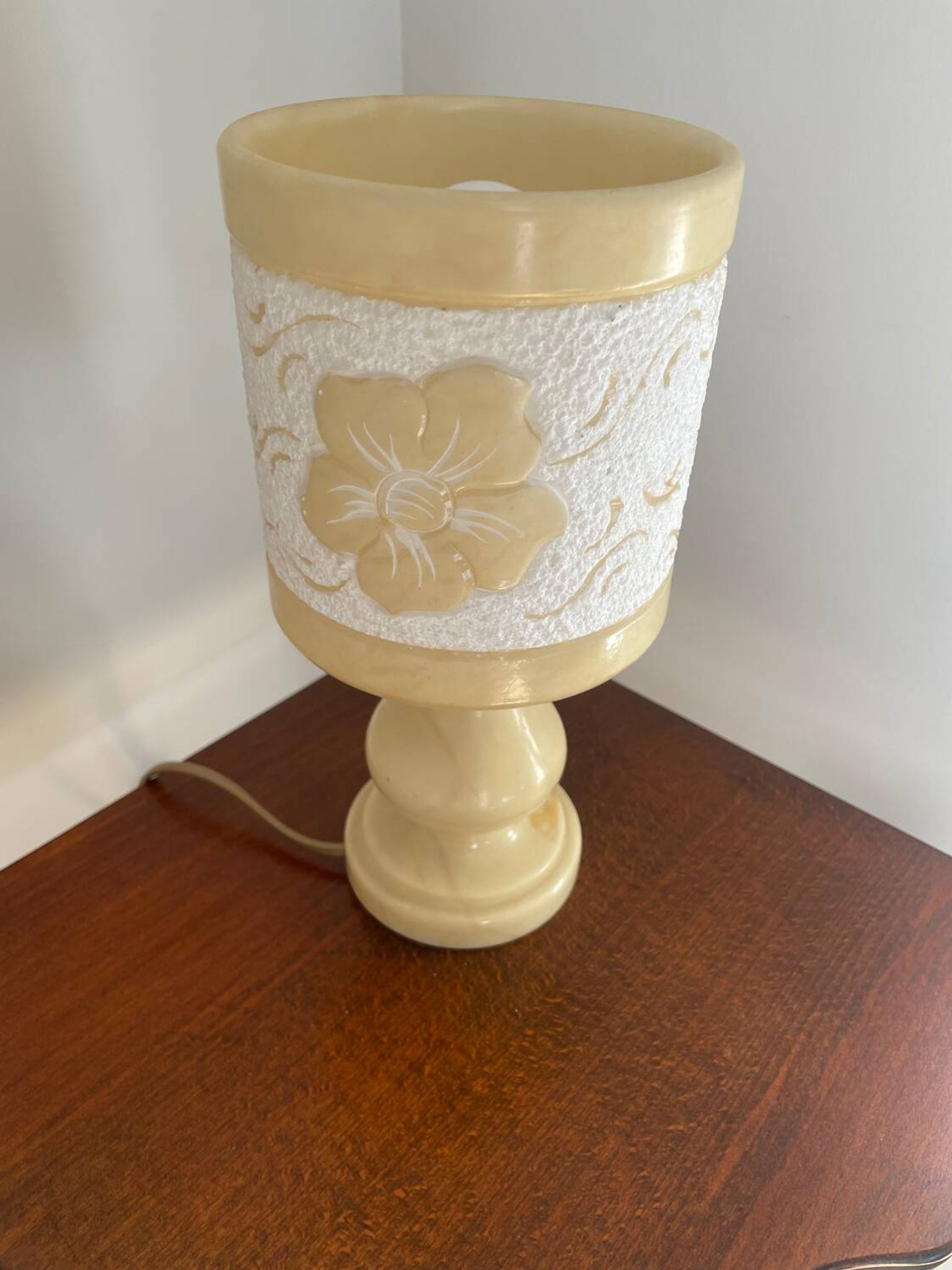 Lampe à poser en albâtre