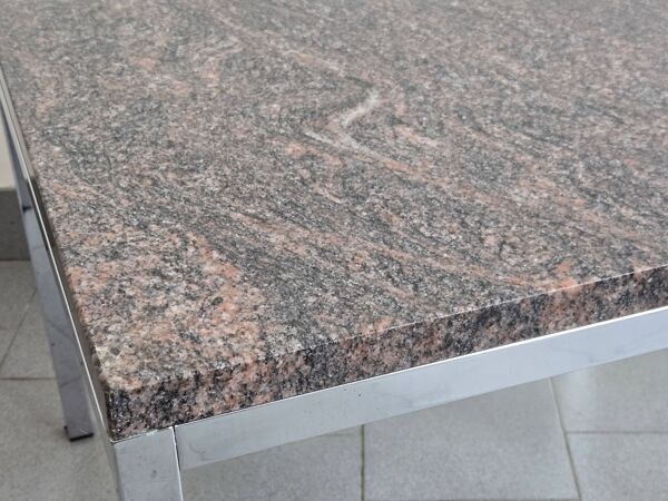Table d'appoint vintage en granit rose 1970