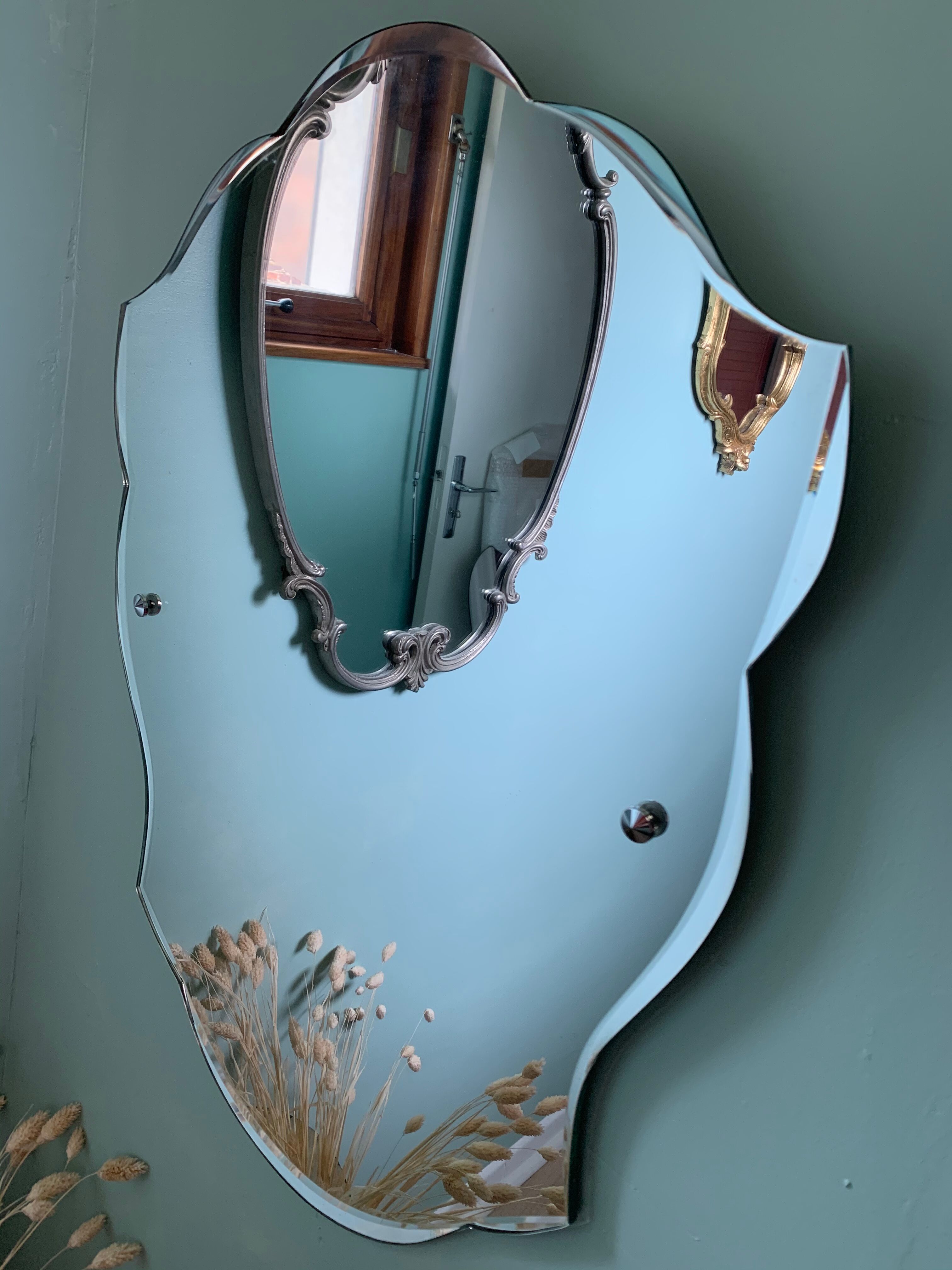 Bevelled mirror 55x65cm