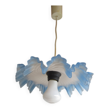 Suspension abat jour opaline bord bleu