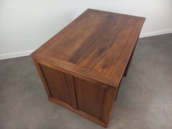 Bureau à tiroirs en noyer