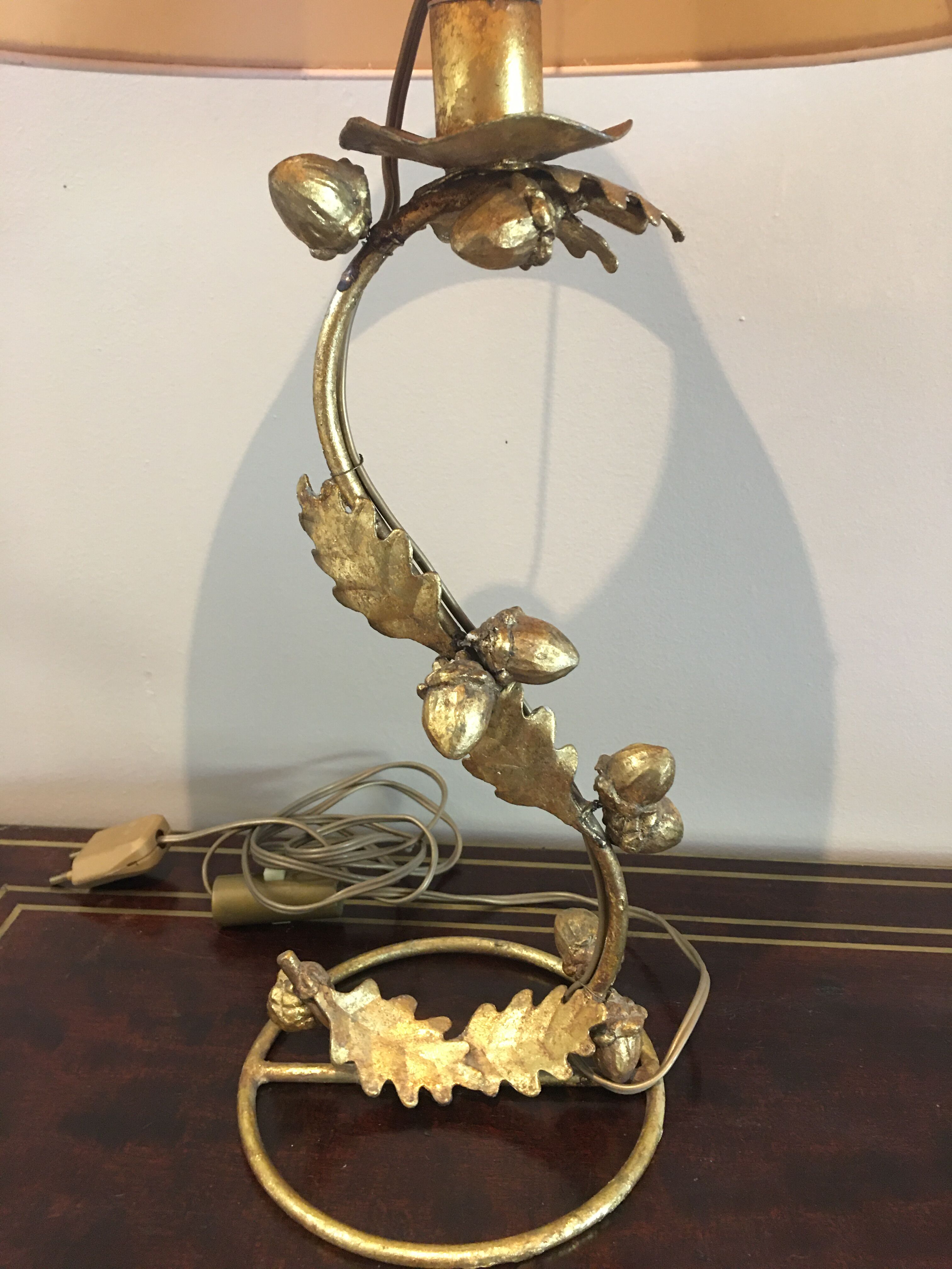 Golden lamp oak leaves