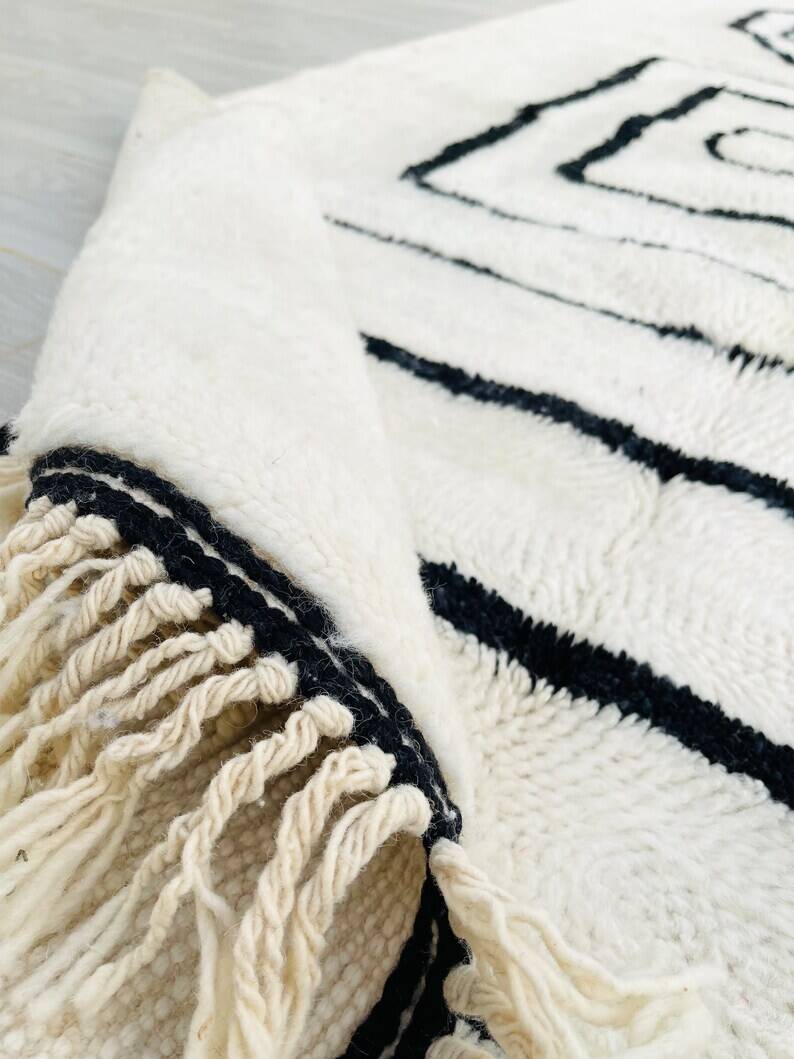 Moroccan black white khenifra rug 250cmx150cm