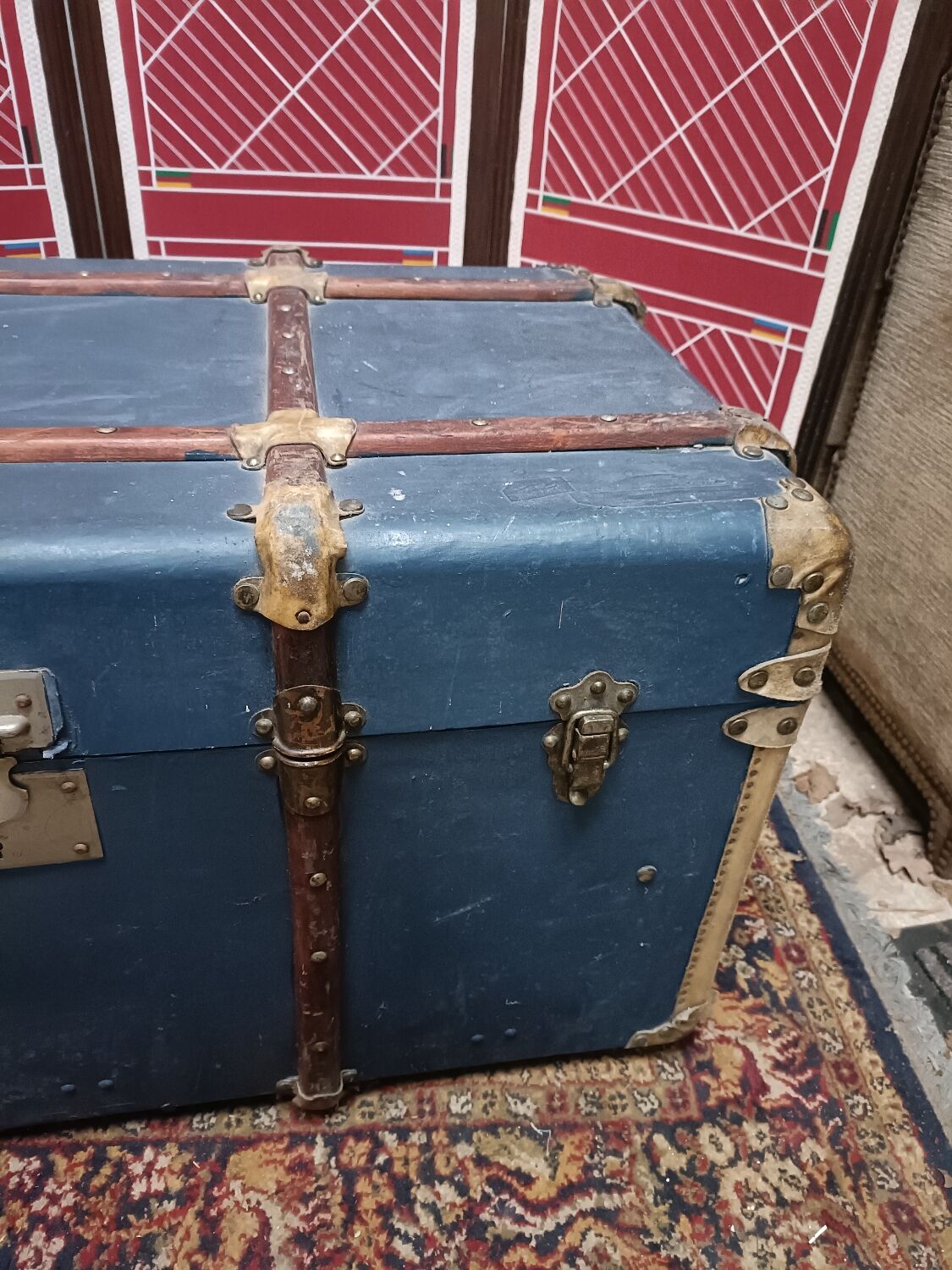 Former D.FES travel trunk trademark, 1950s