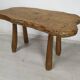 Table basse bois brutaliste