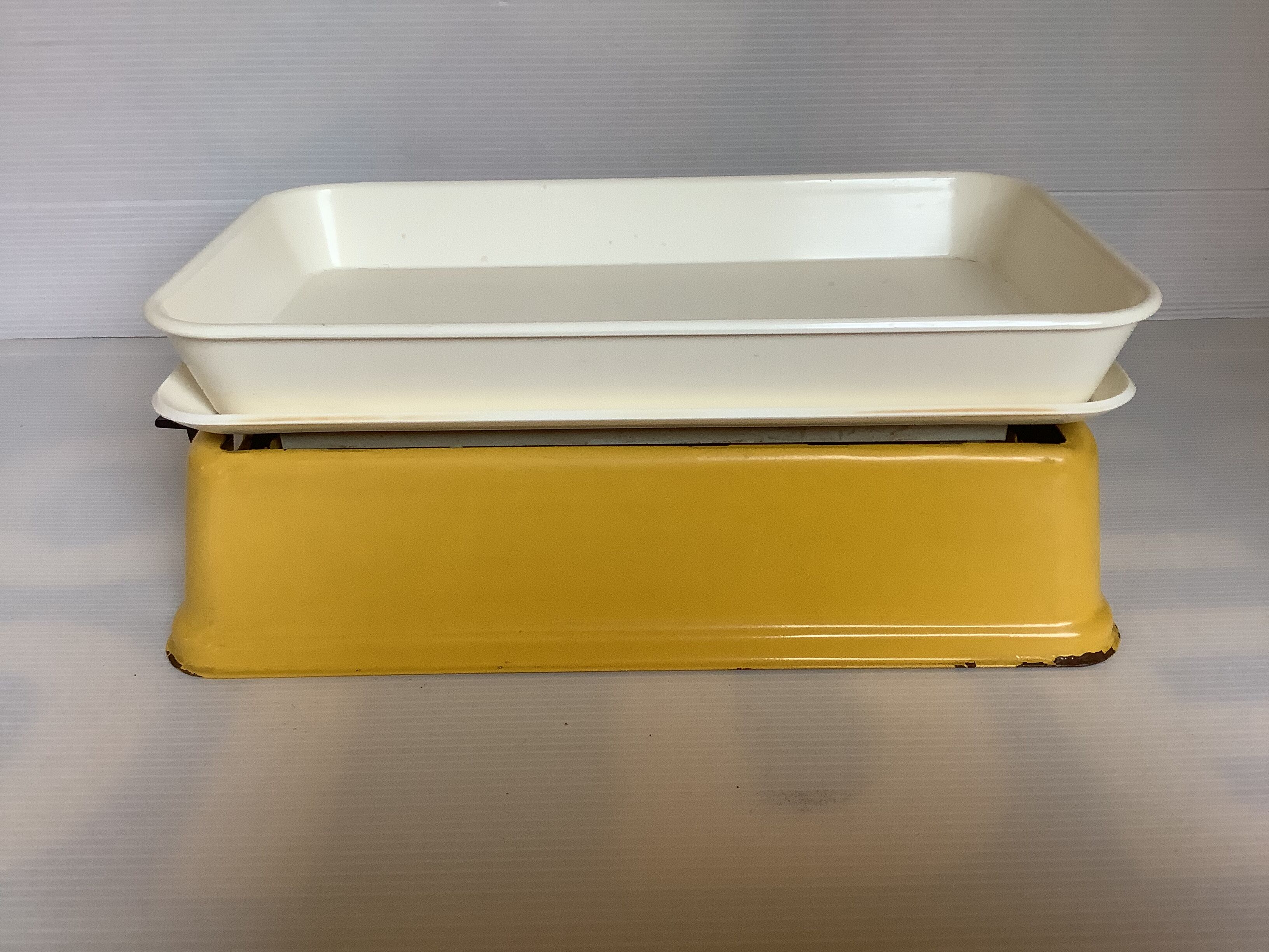 Old yellow scale