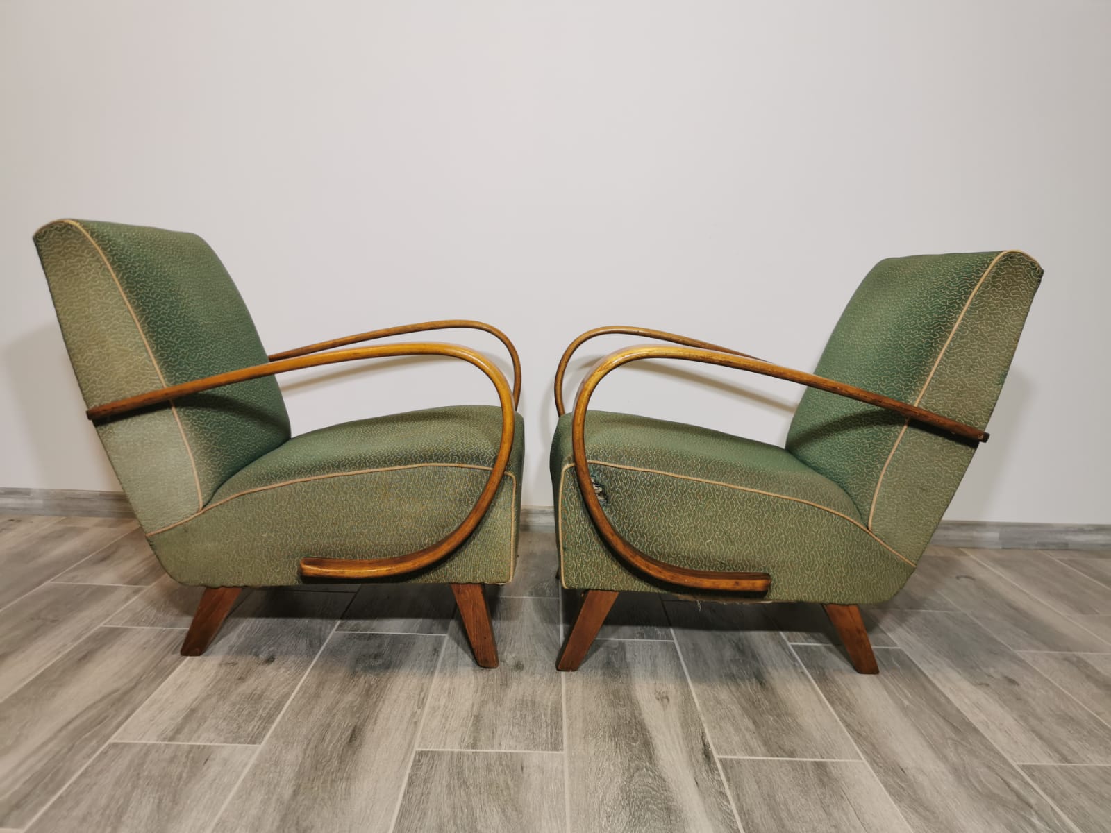 Fauteuils par Jindřich Halabala