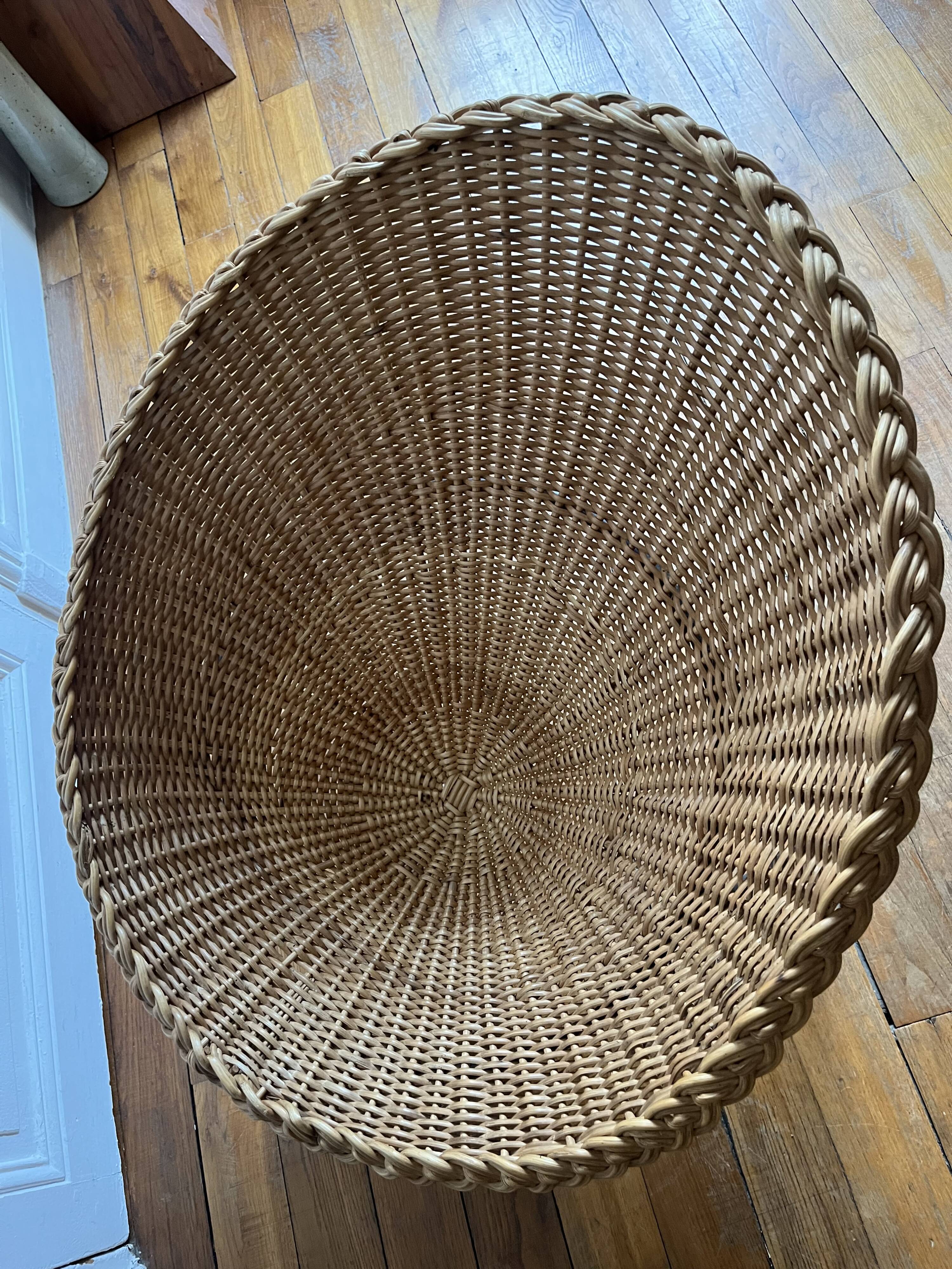 Pair of armchairs rattan basket feet metal