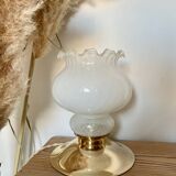 Lampe à poser vintage avec globe blanc et base en laiton ancien - Éclairage élégant avec fil doré tressé