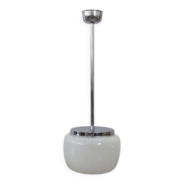 Suspension en verre opalin et chrome, années 1960