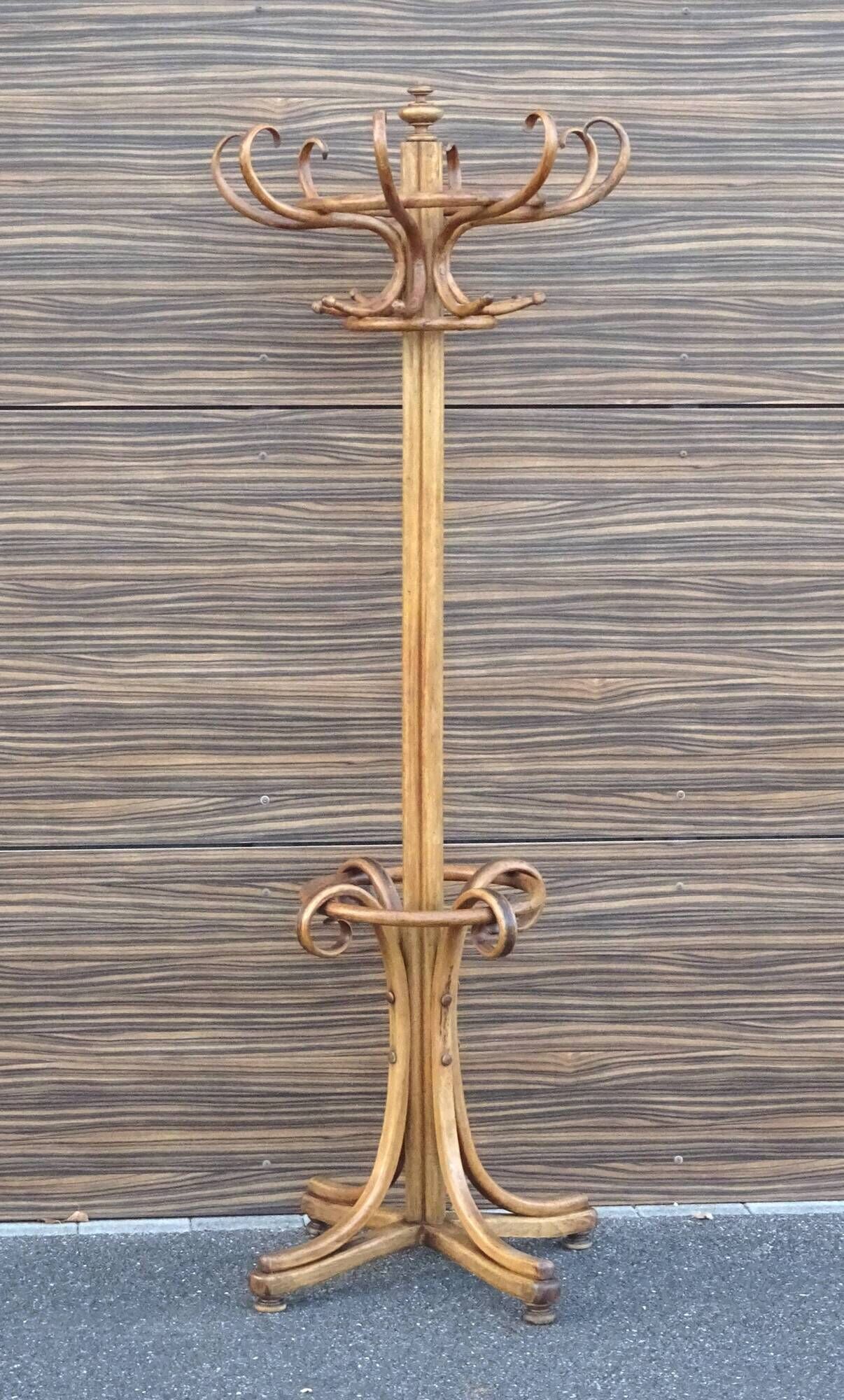 Parrot coat rack with 8 hooks, bistro style, not Thonet, around 1910.