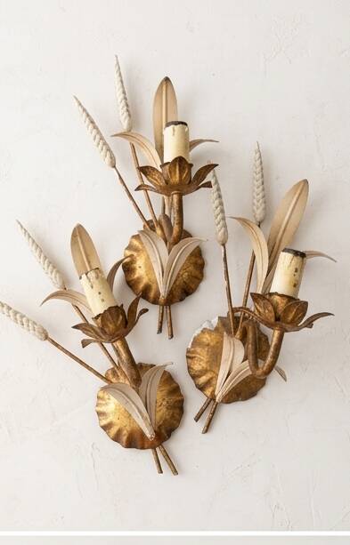 Set of 3 vintage wall sconces in gold and cream metal, wheat ear pattern.