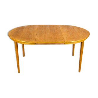Scandinavian design round table in blond oak Farstrup vintage 1960