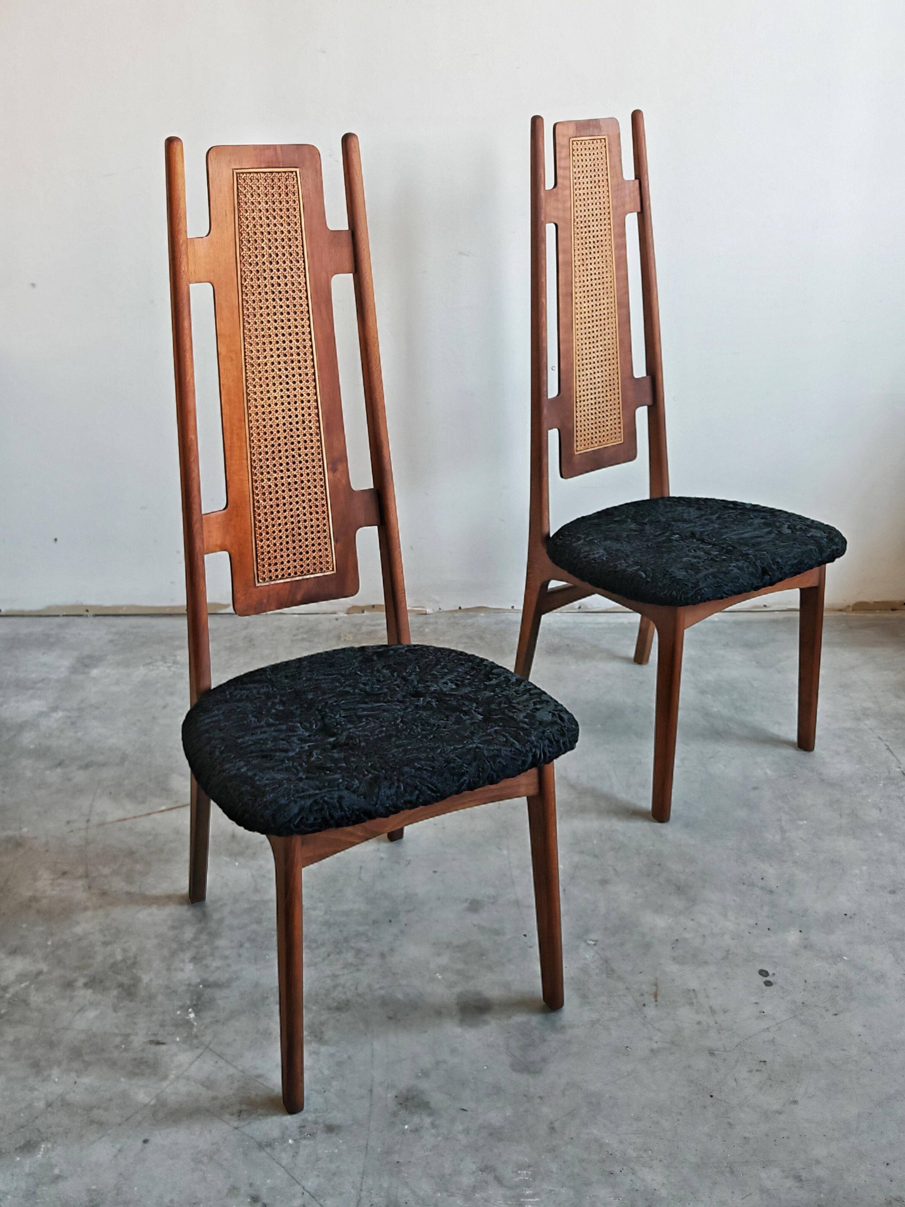 Paire de chaises mid-century en peau d'agneau Astrakan