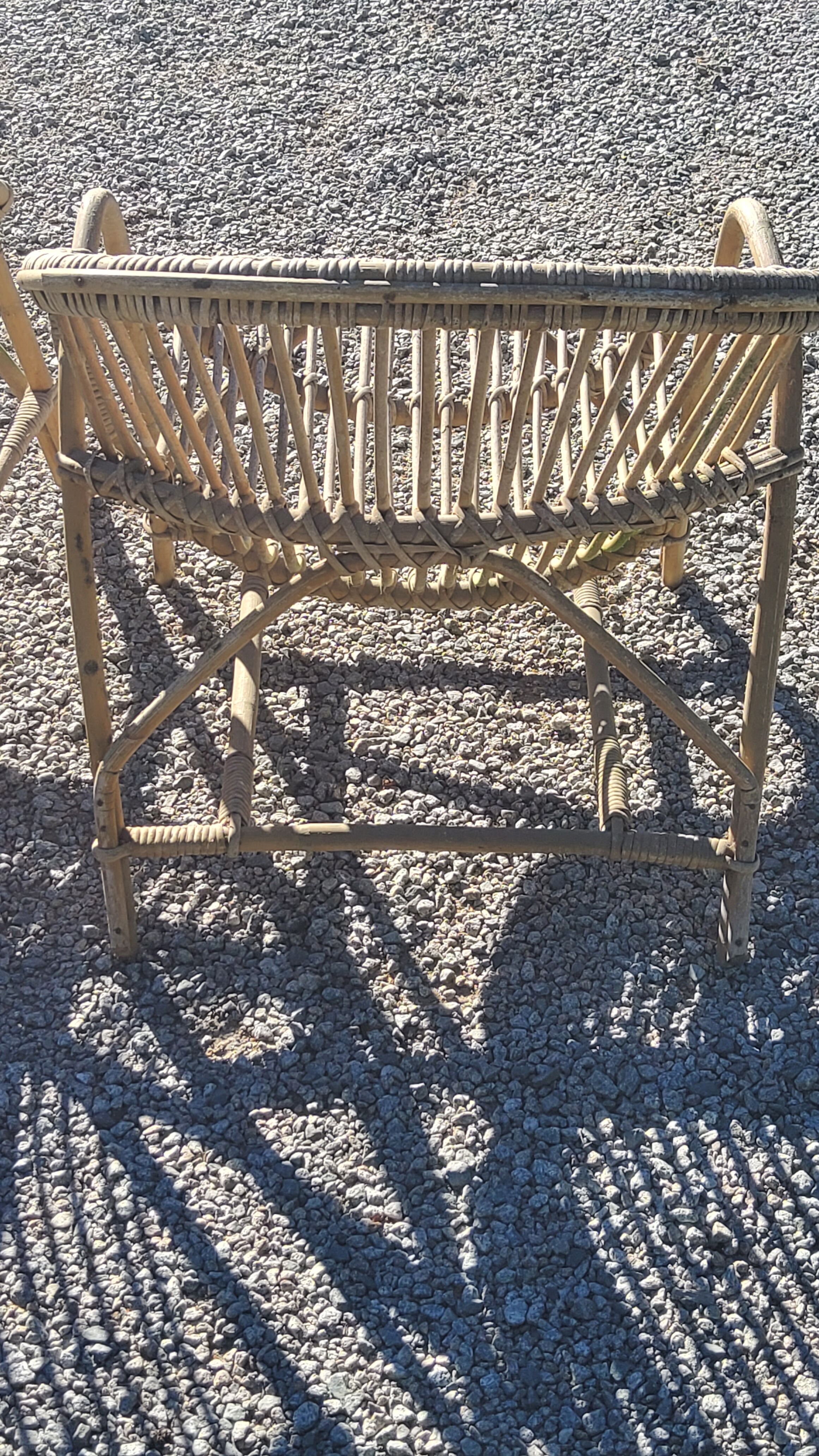Salon en rotin 3 fauteuils et 1 table basse des années 50
