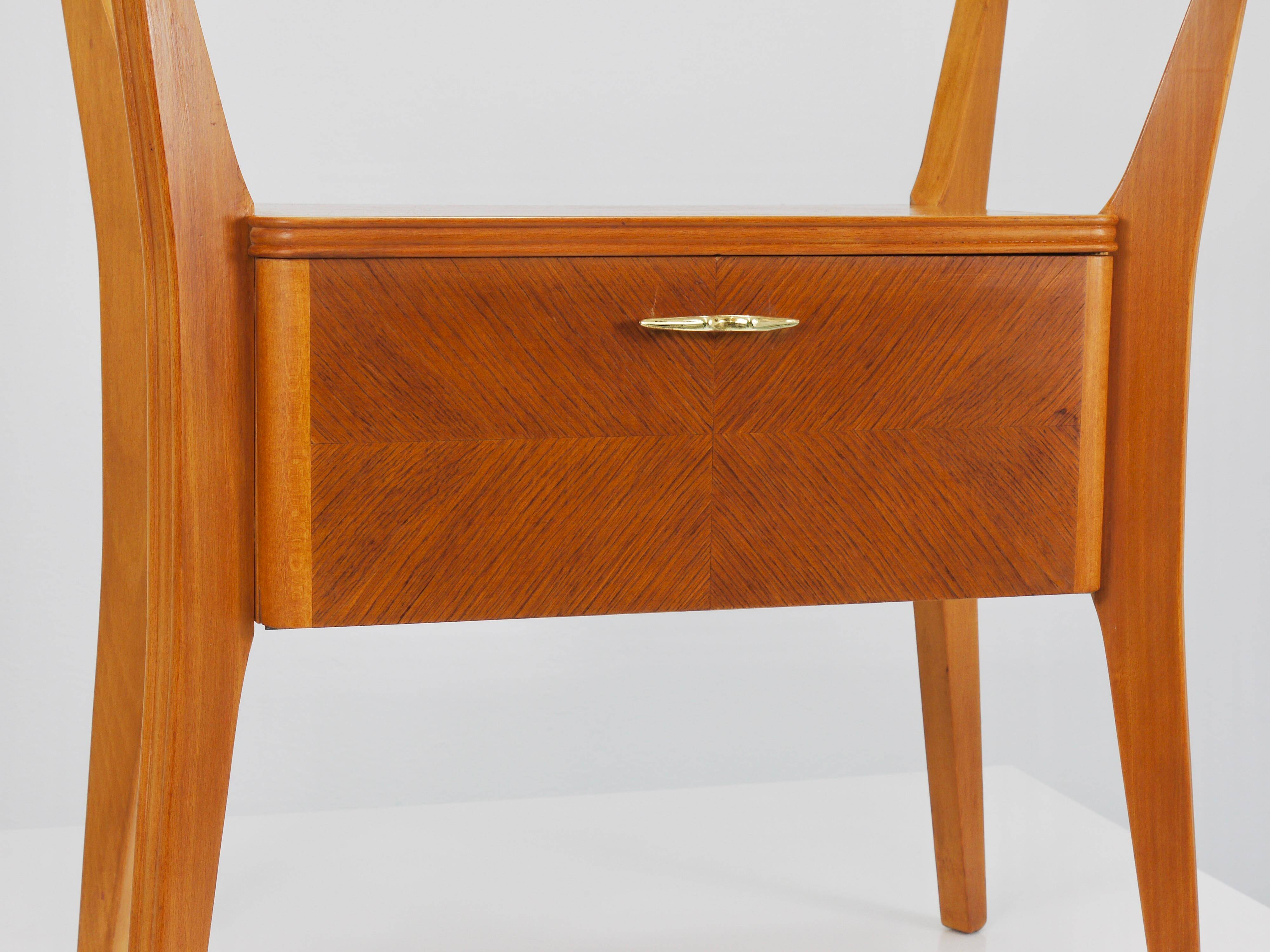 Gio Ponti bedside table in maple and walnut, La Permanente Mobili Cantù, 1940s