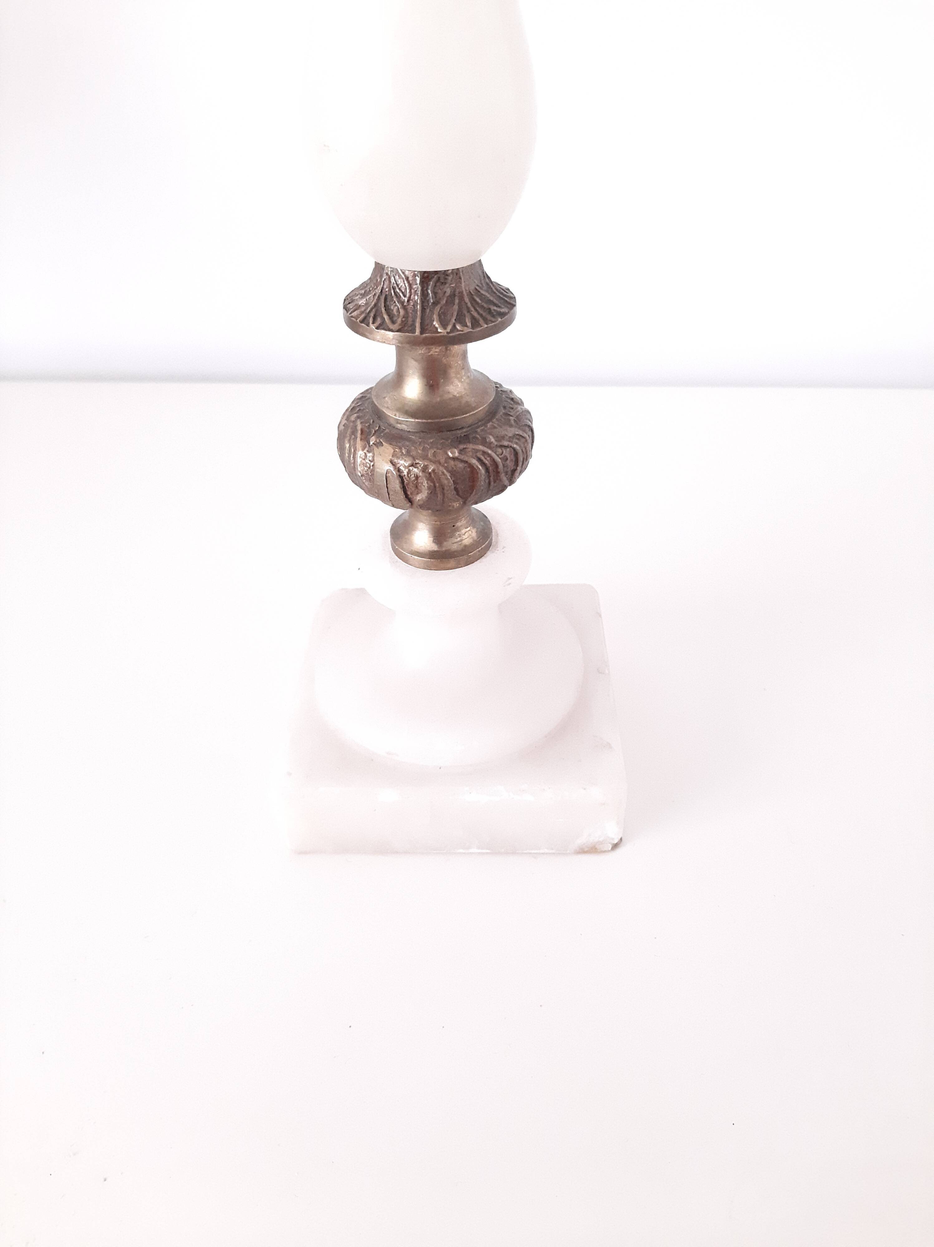 Brass and alabaster laying lamp