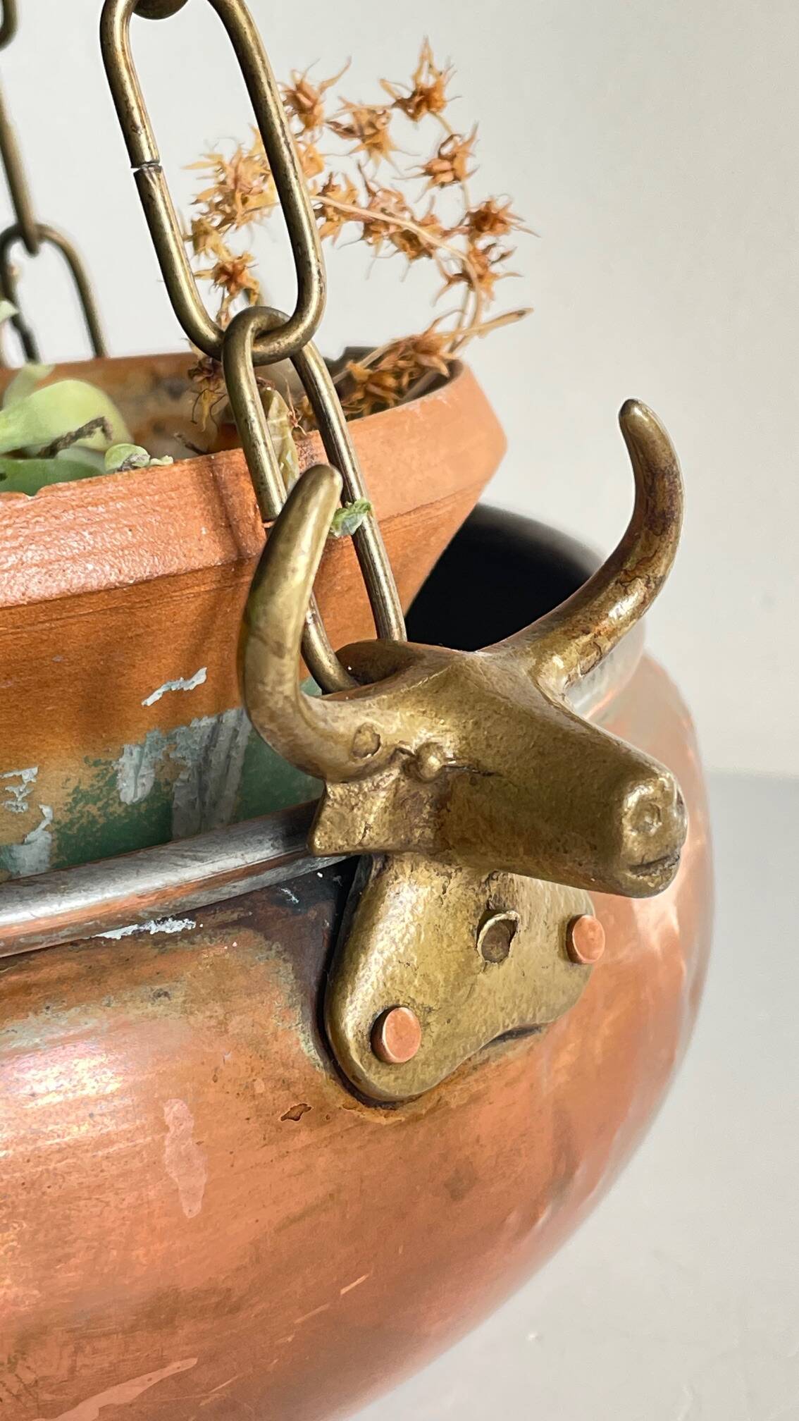 Cache-pot suspendu aux 3 buffles vintage