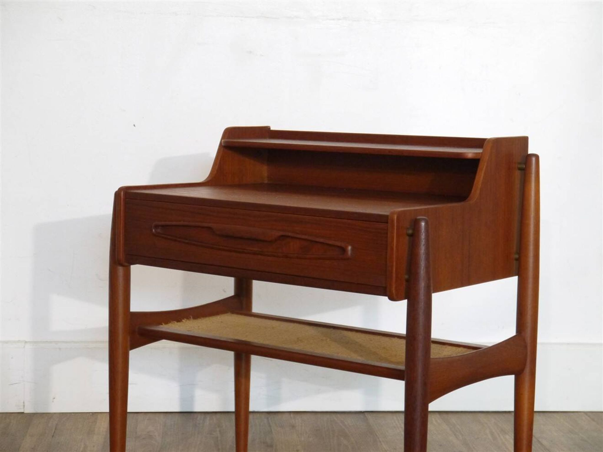 Table d'appoint ou de chevet danoise en teck 1960