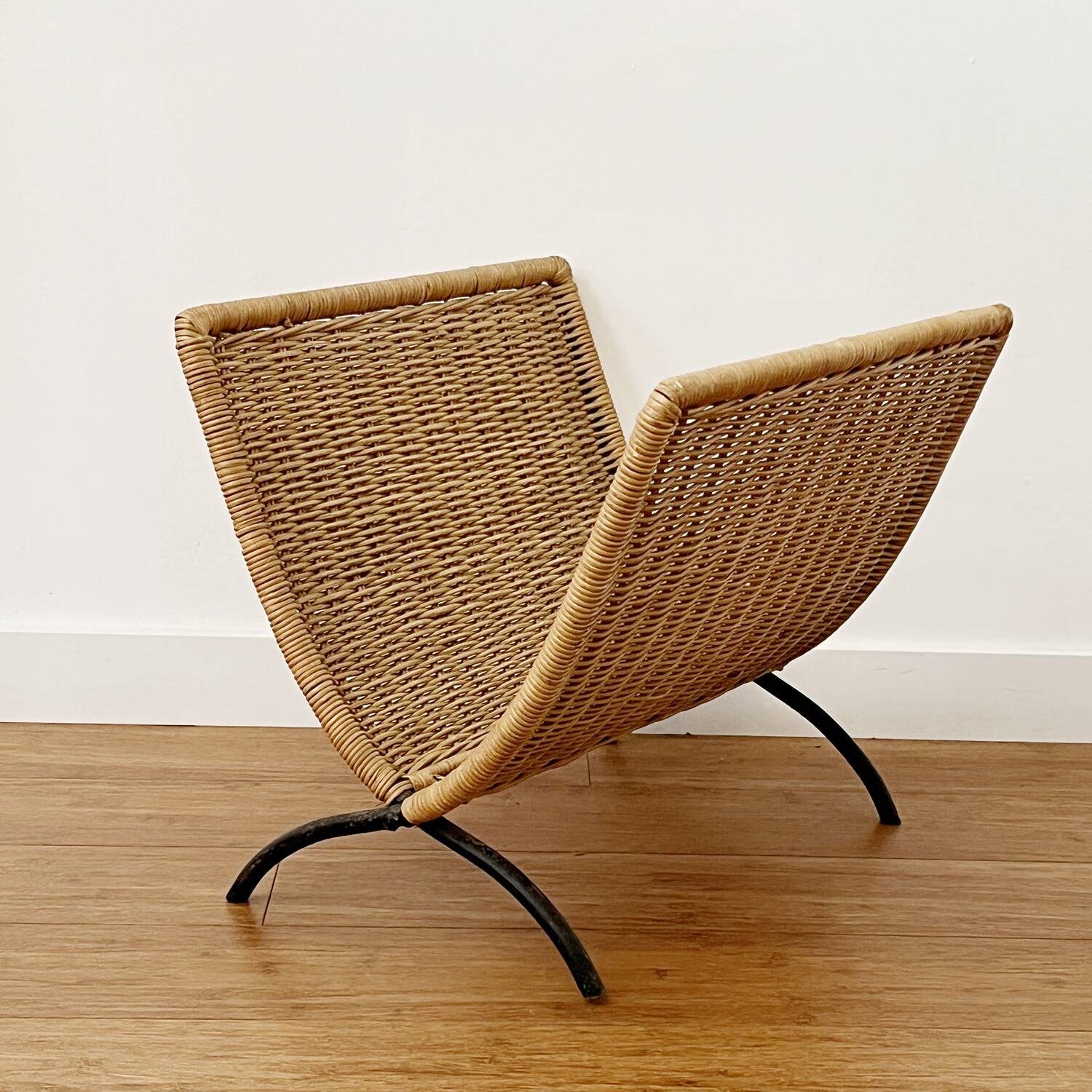 Porte-revues en rotin vintage - Années 60
