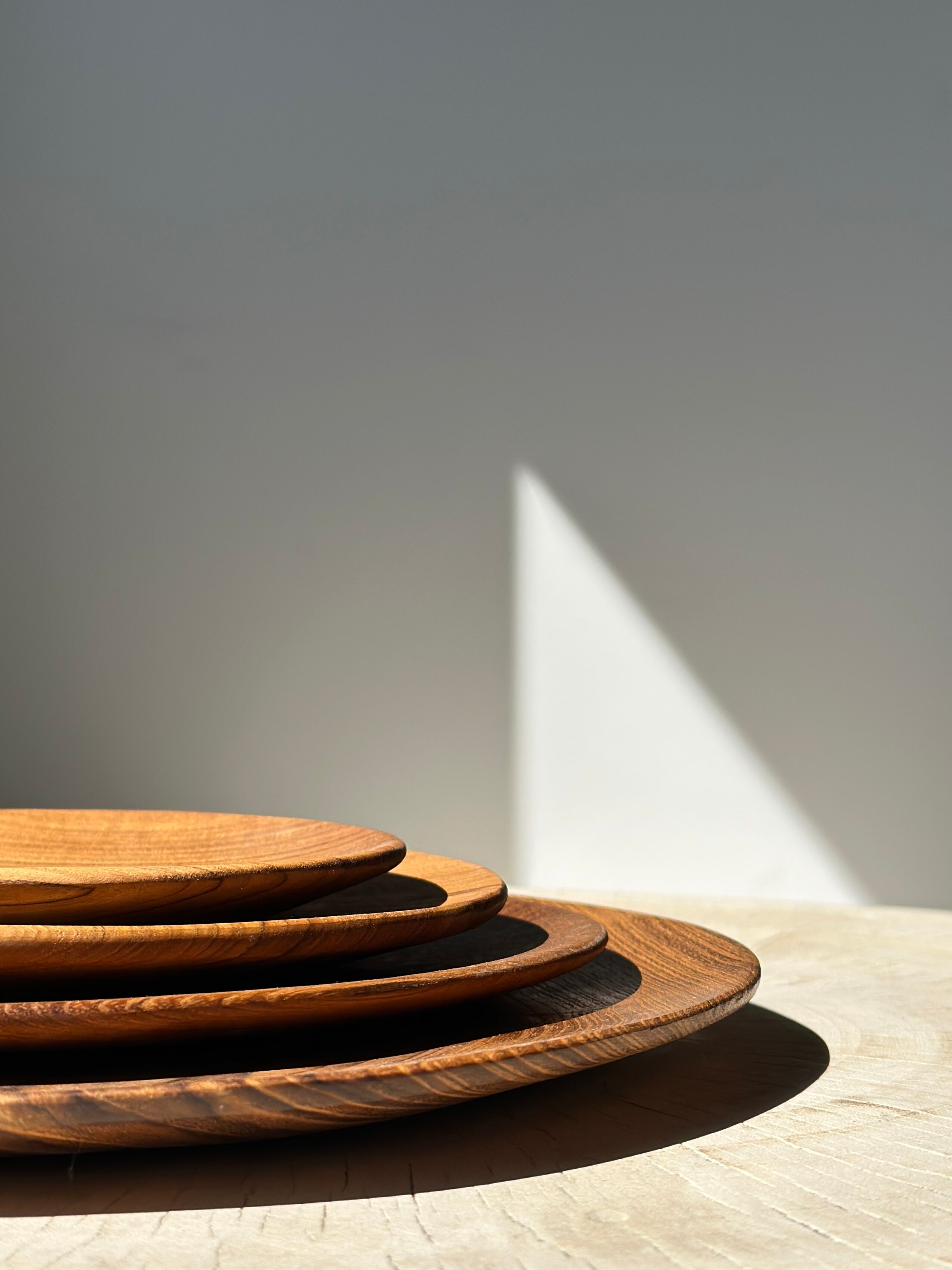 Set of 4 flat monoxyl teak trays