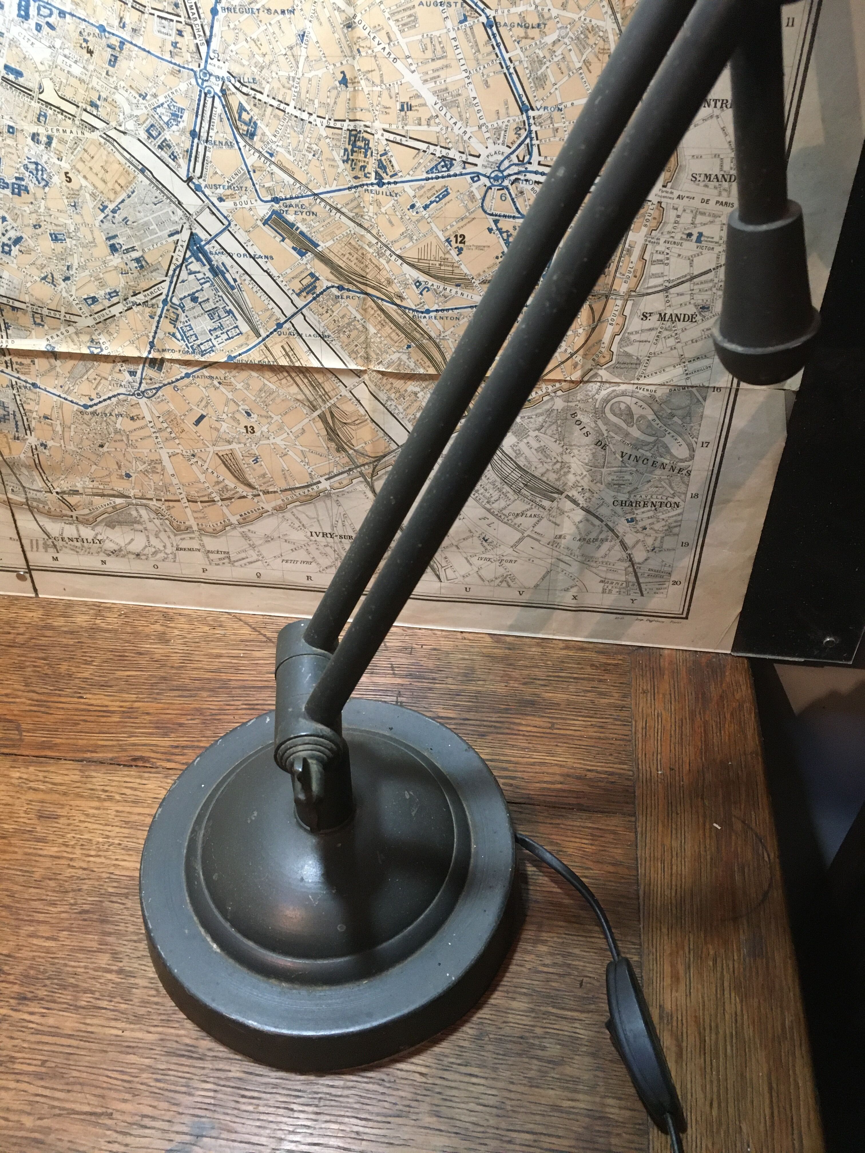 Industrial-style articulated metal desk lamp