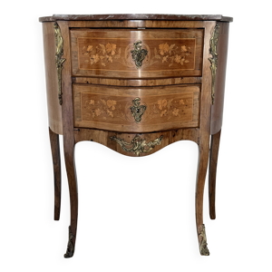 Commode galbée de style