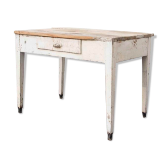 Farm table