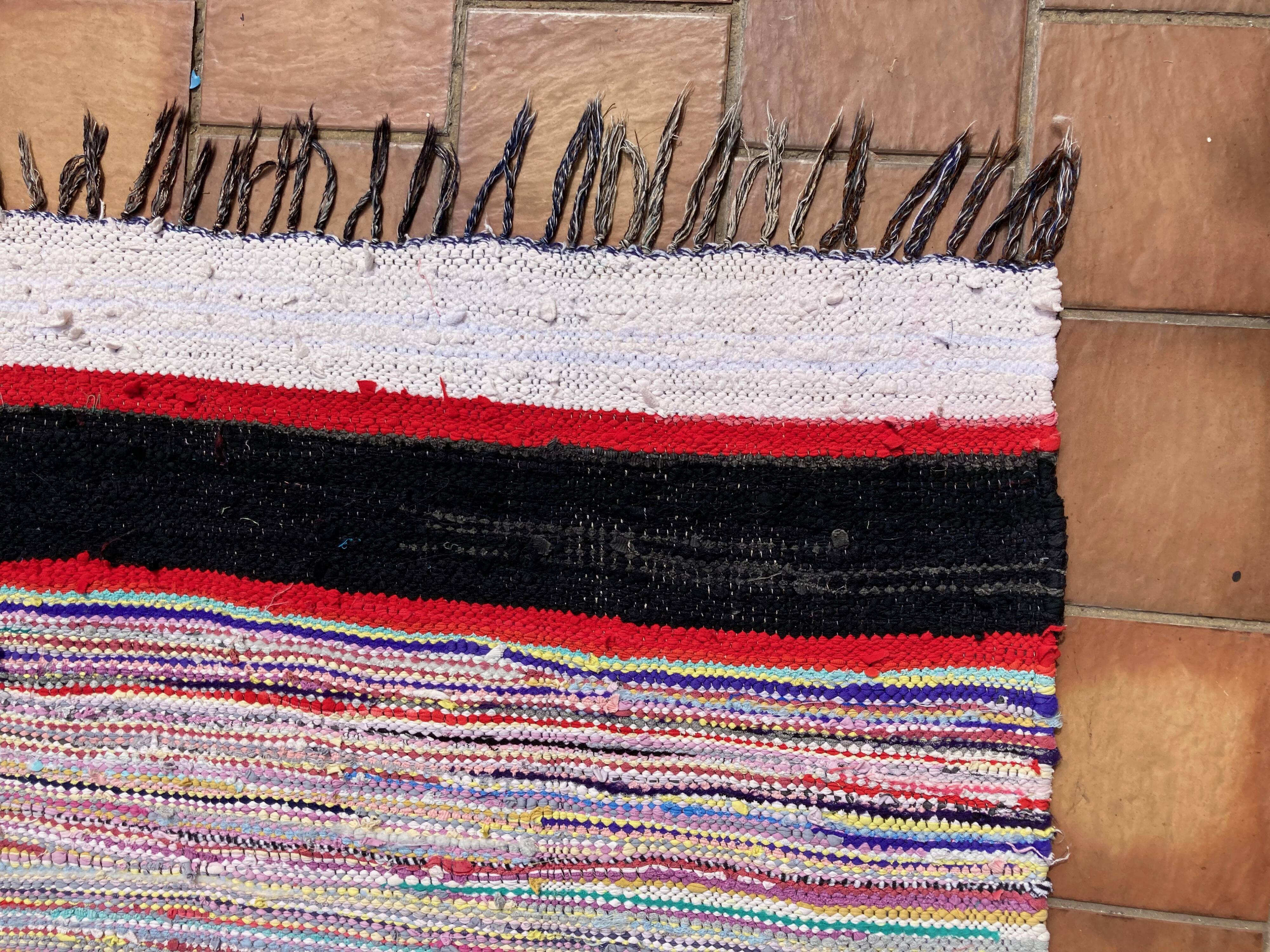 Contemporary and artisanal carpet 290 x 138 cm