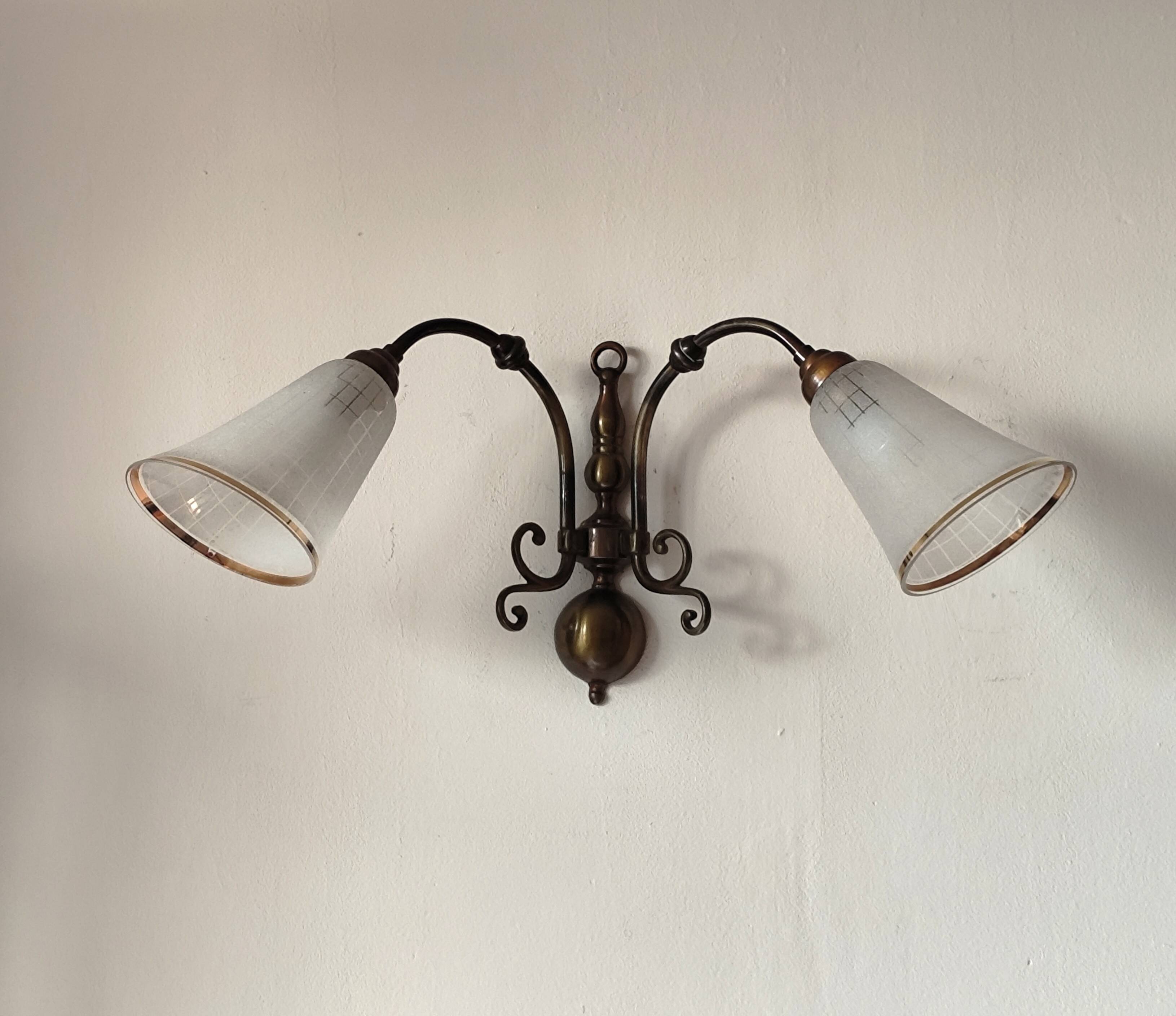Bronze wall light with 2 lights and 2 granite glass tulips