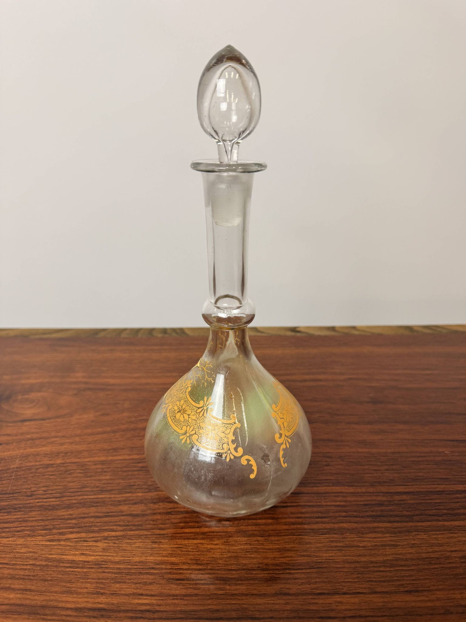 Carafe ancienne Legras – Verre émaillé à décor d'orchidée et dorures