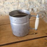 Milk pot