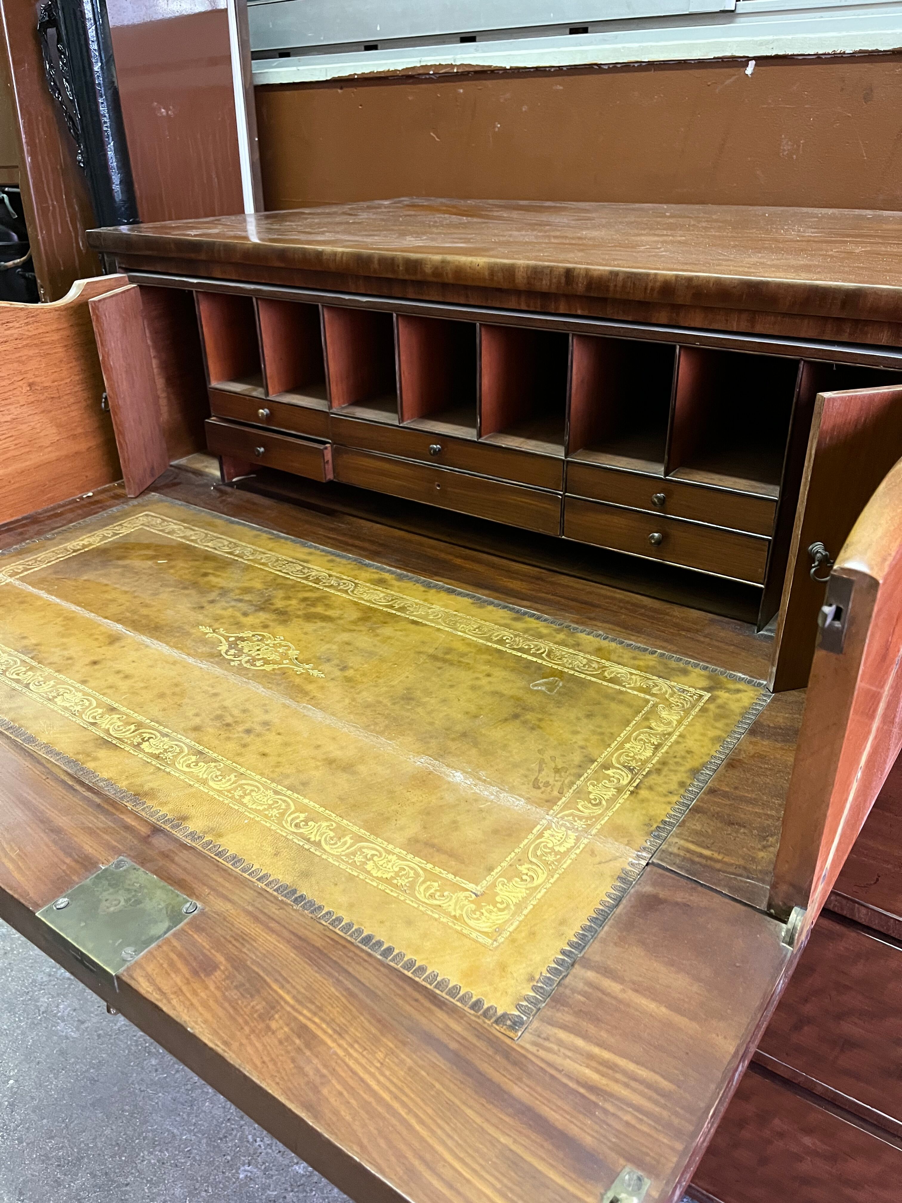 Commode secrétaire avec tiroirs