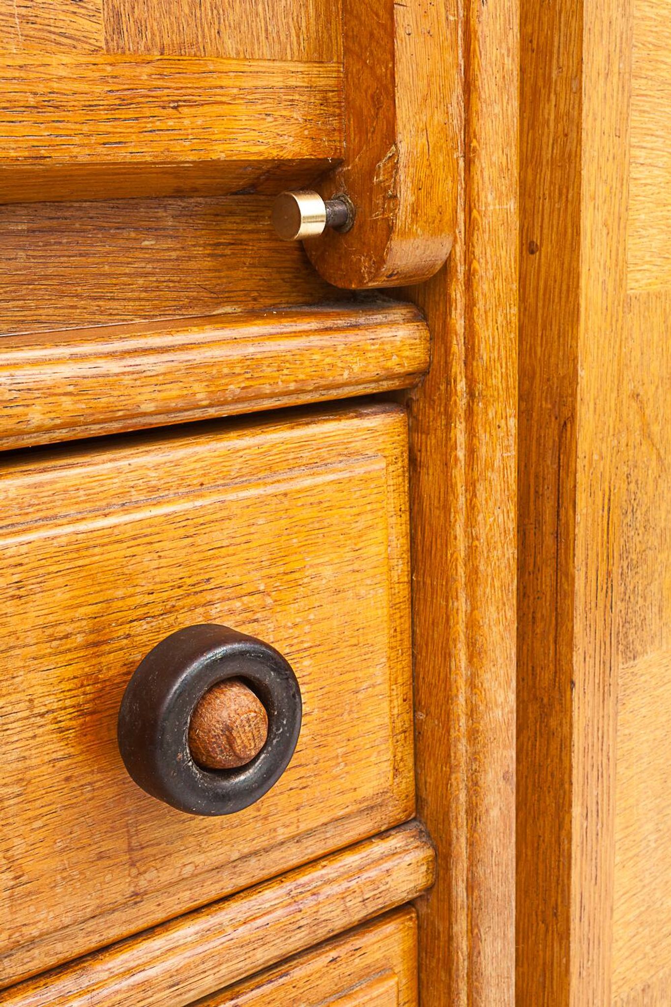 Armoire par Guillerme et Chambron
