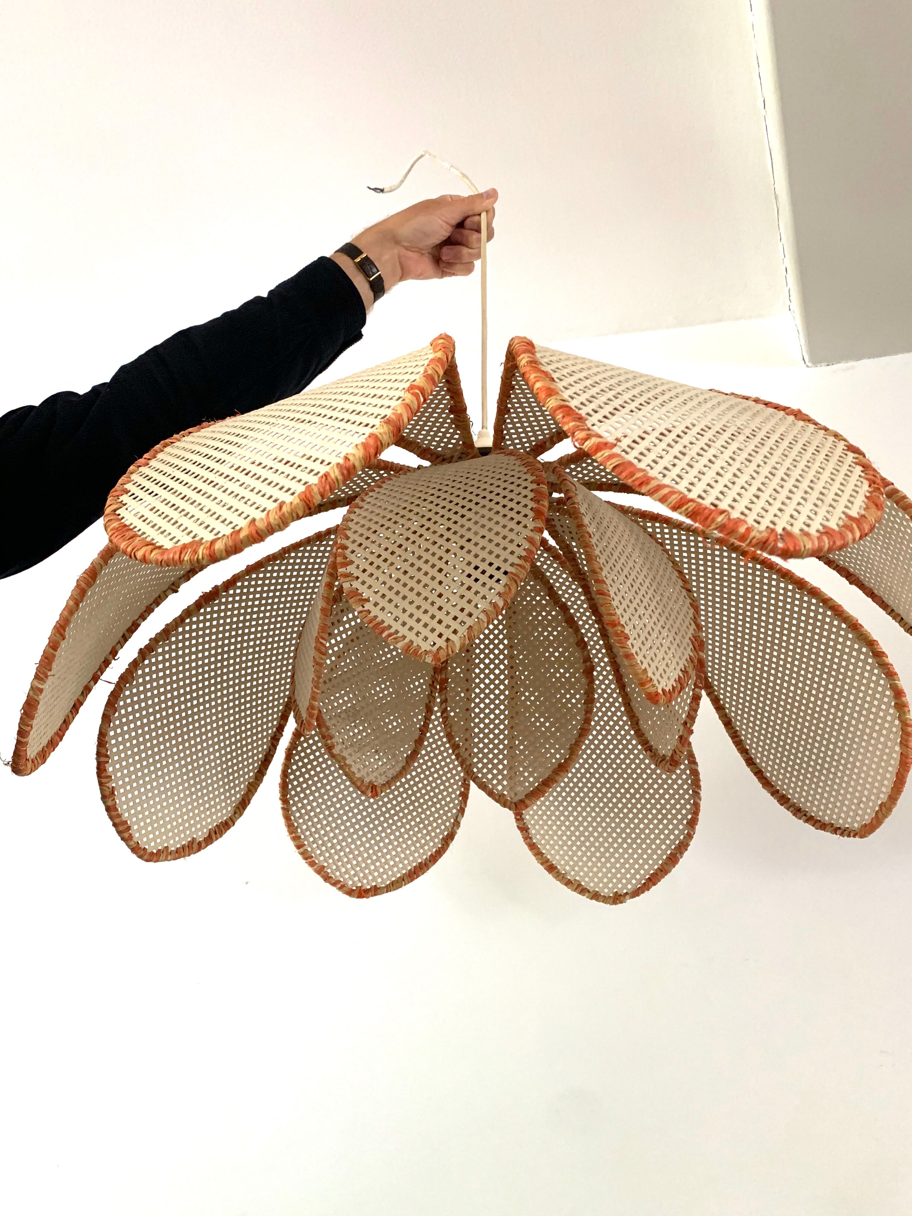 Flower suspension in rattan canning from the 70s