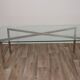 Table basse minimaliste en acier chromé et verre
