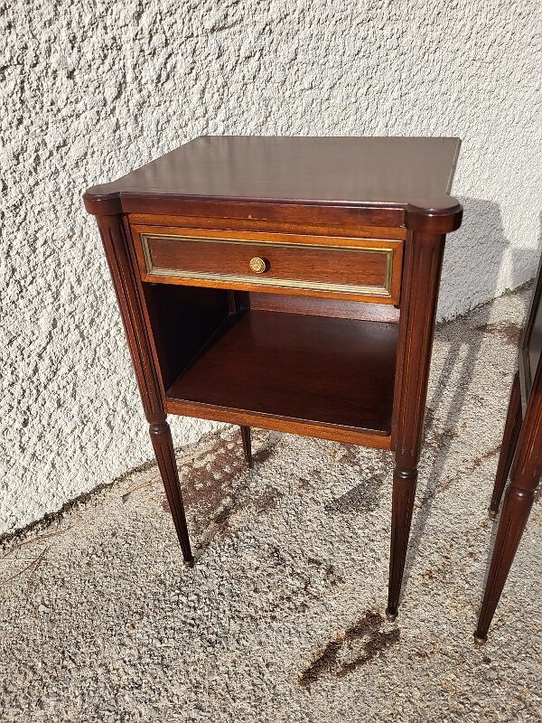 Paire de chevets de style louis xvi
