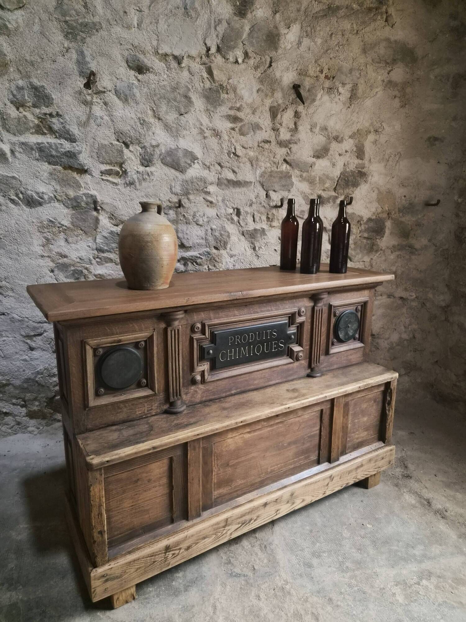 Pharmacy counter in antique oak / kitchen island, circa 1870–1900