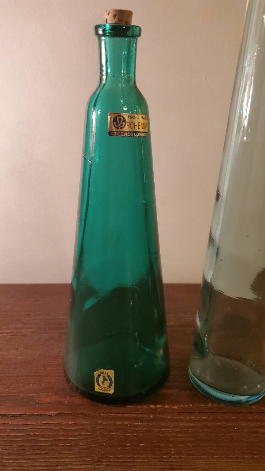 Lot 2 mini vases, vintage bottles