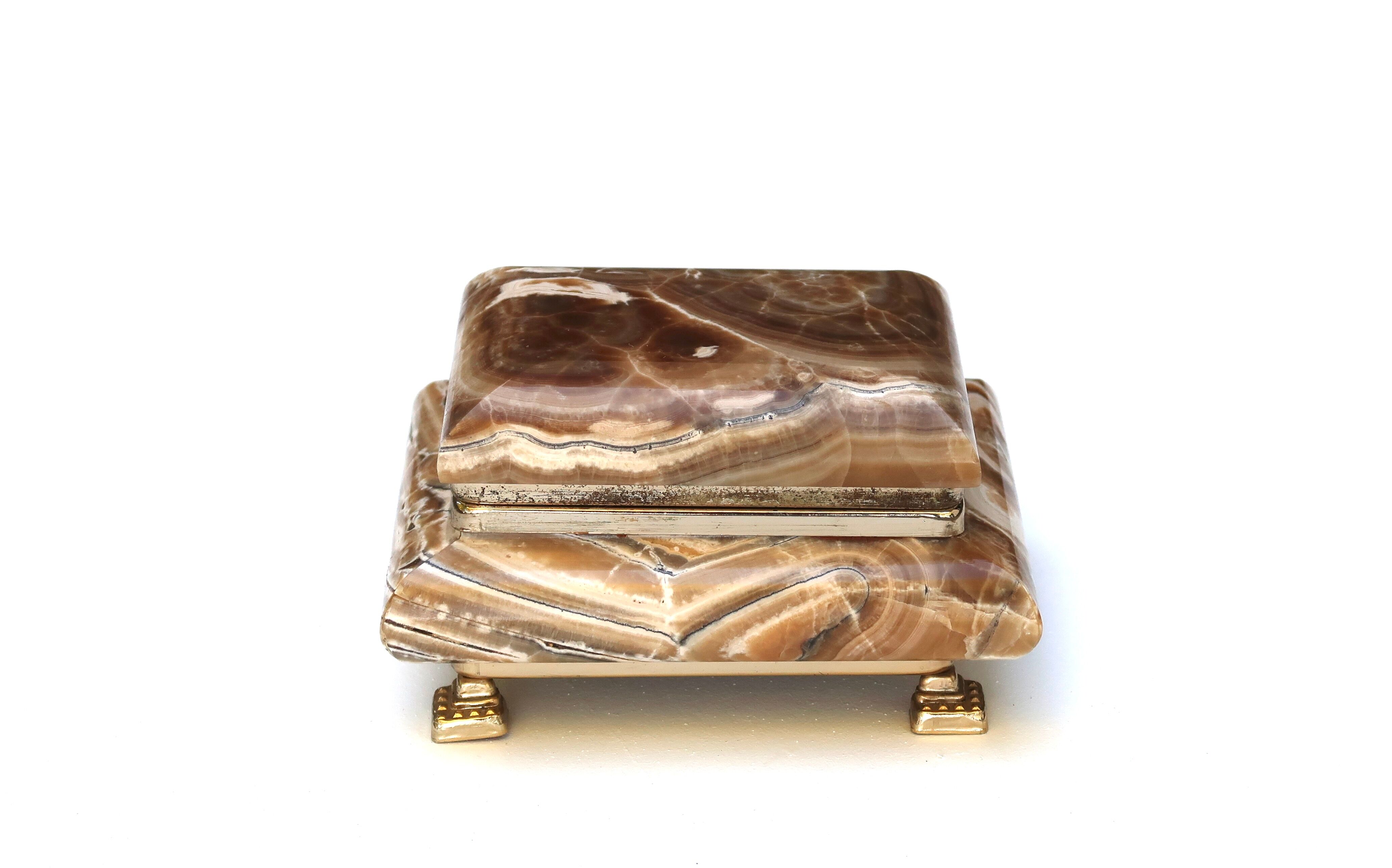 Alabaster and gilded metal box, 70s