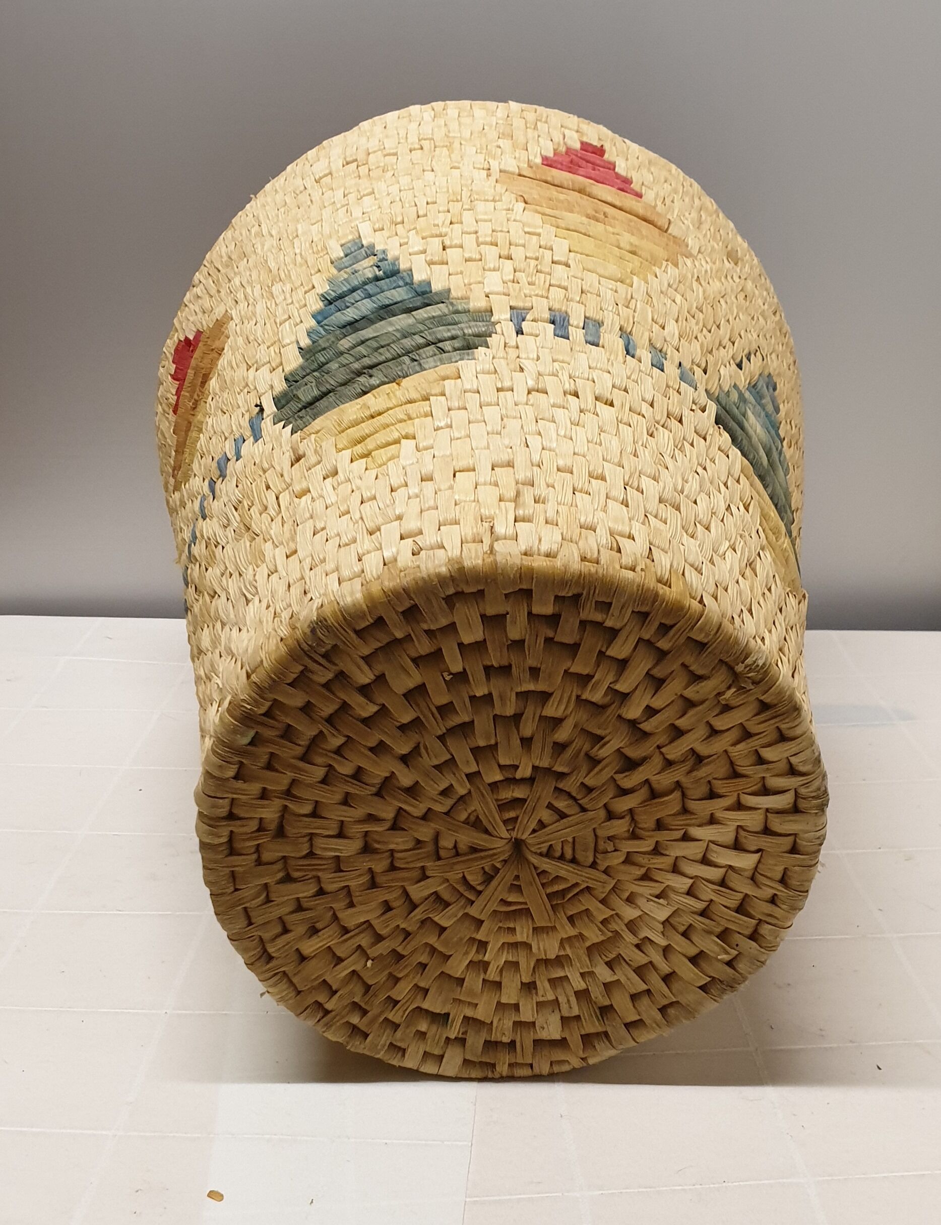 African laundry clothing pan