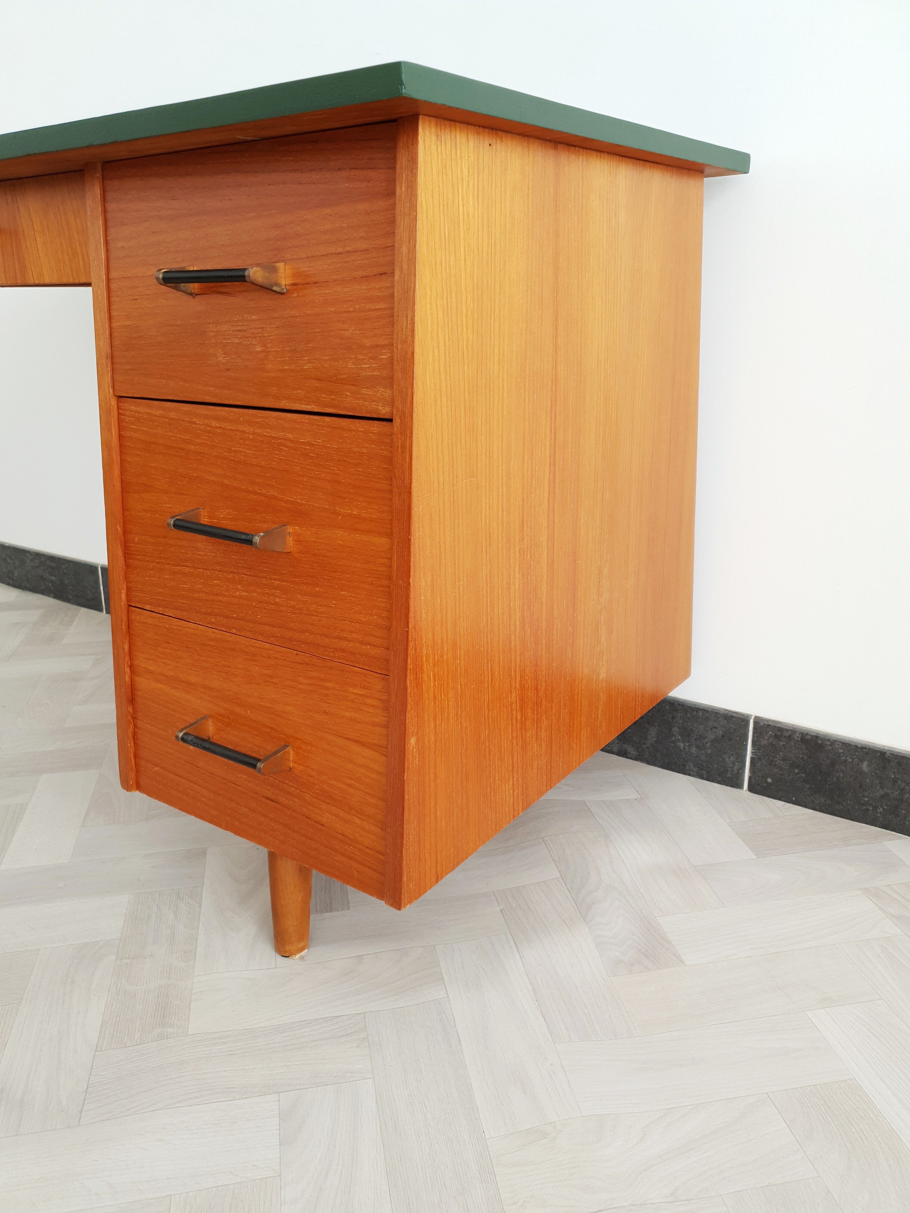 Ensemble bureau et chaise vintage