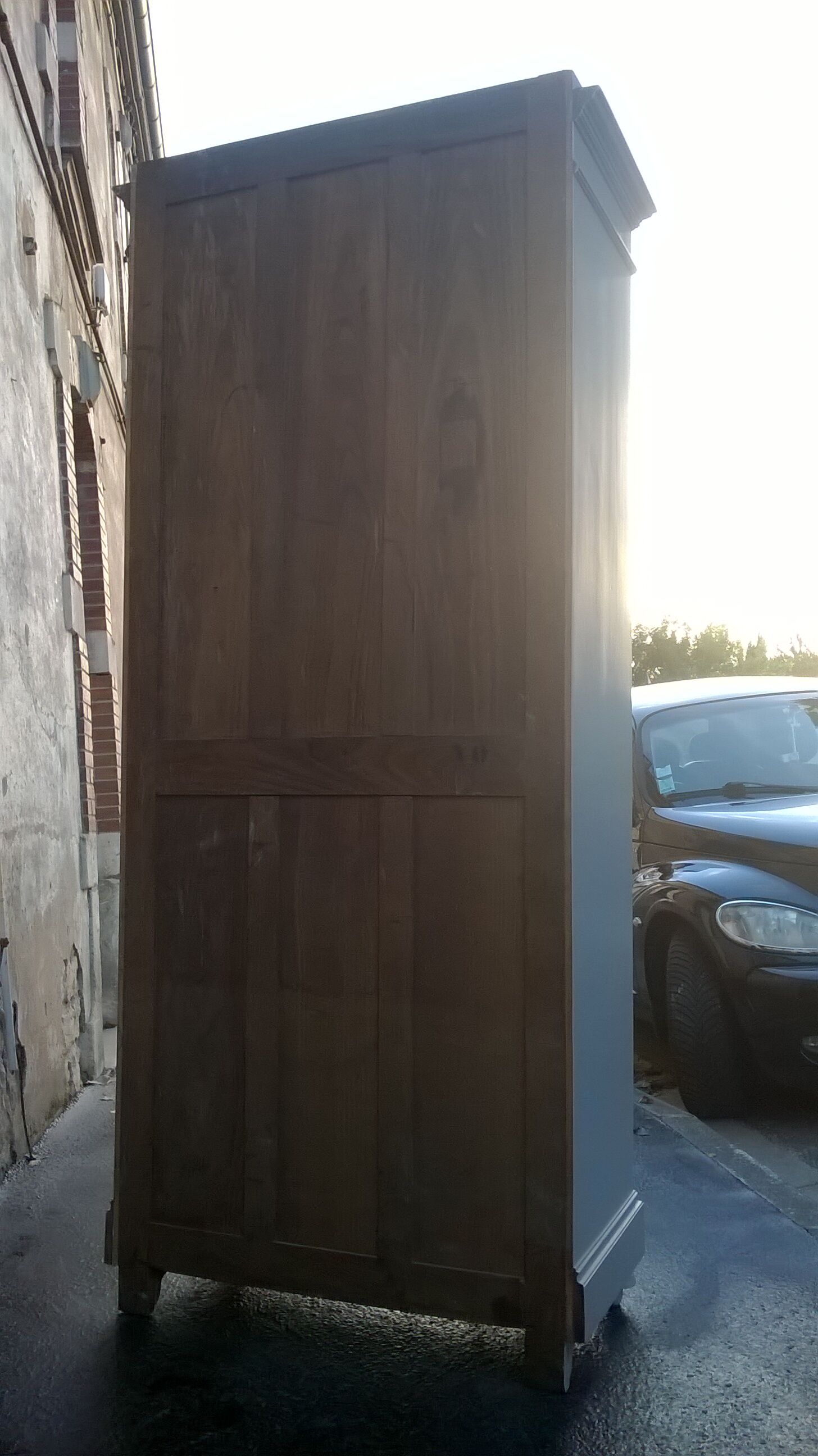 Parisian hotel wardrobe from the 1930s