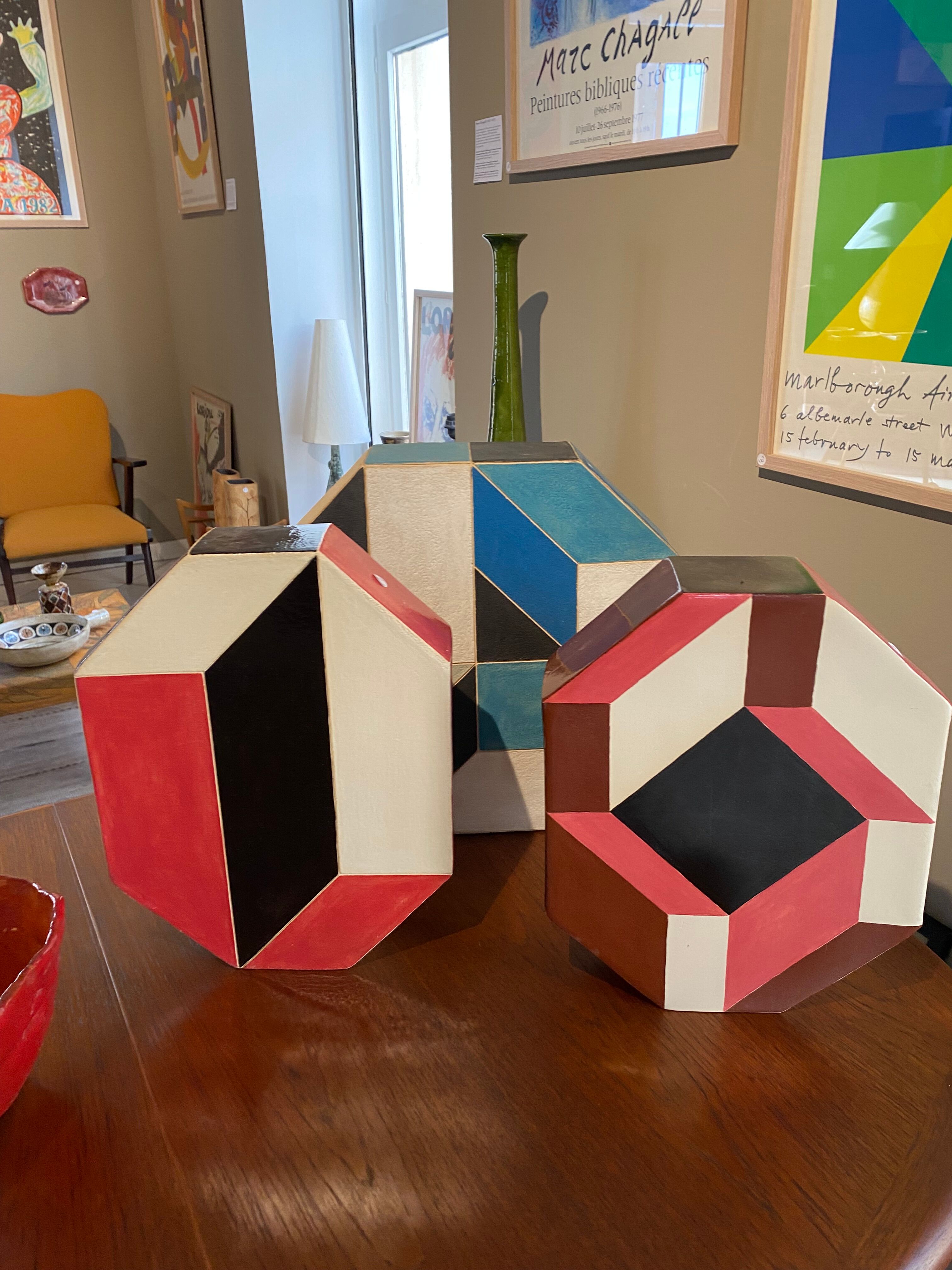 Contemporary graphic sculpture