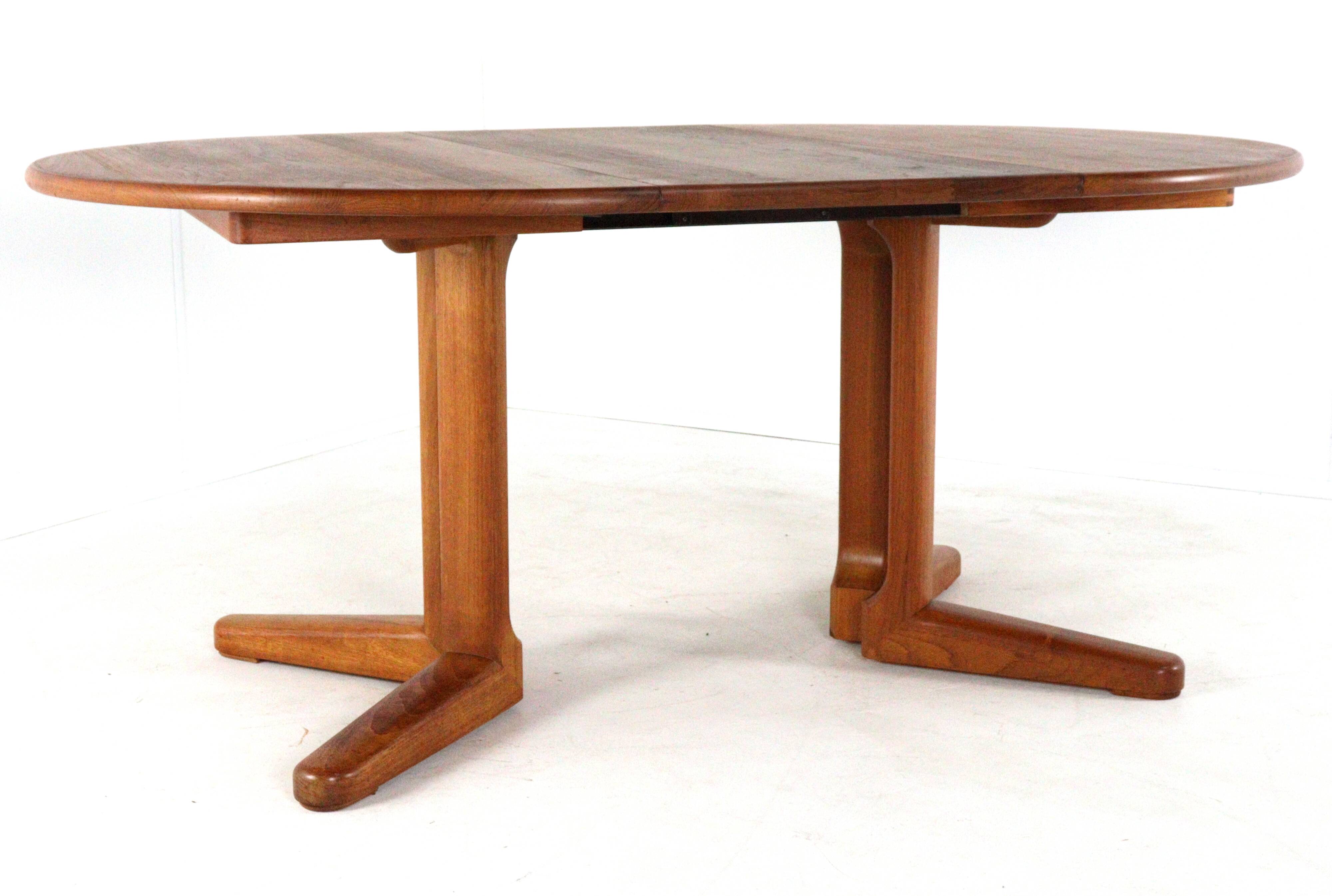 Danish round 2x extendable dining table 'Sindal' - teak