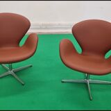 Pair Arne Jacobsen Swan chairs Fritz hansen