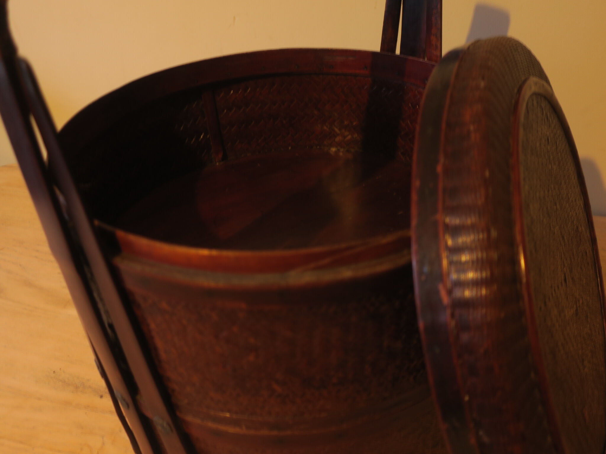 Panier chinois antique en bois et rotin à 3 sections