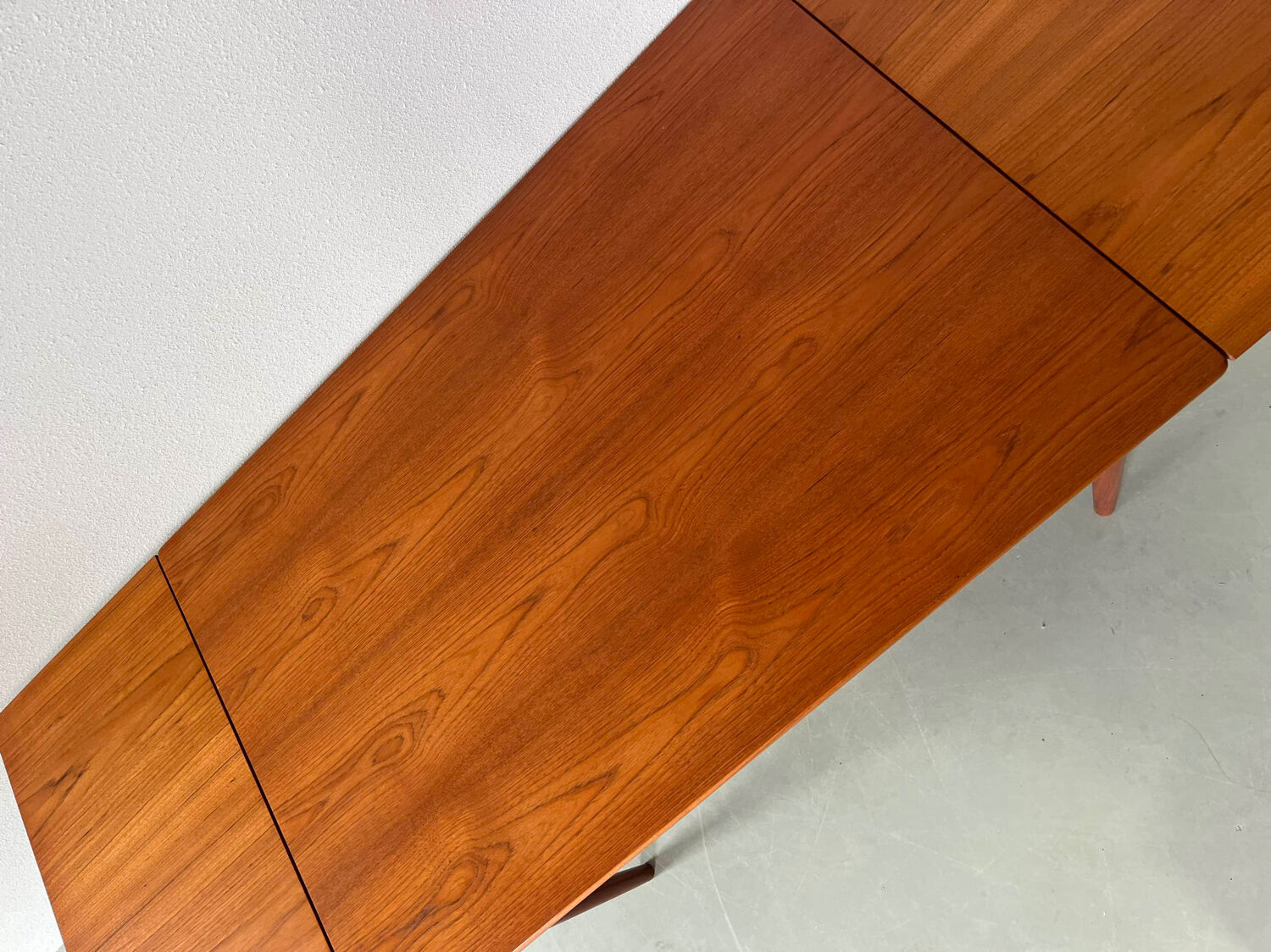 Vintage extendable table