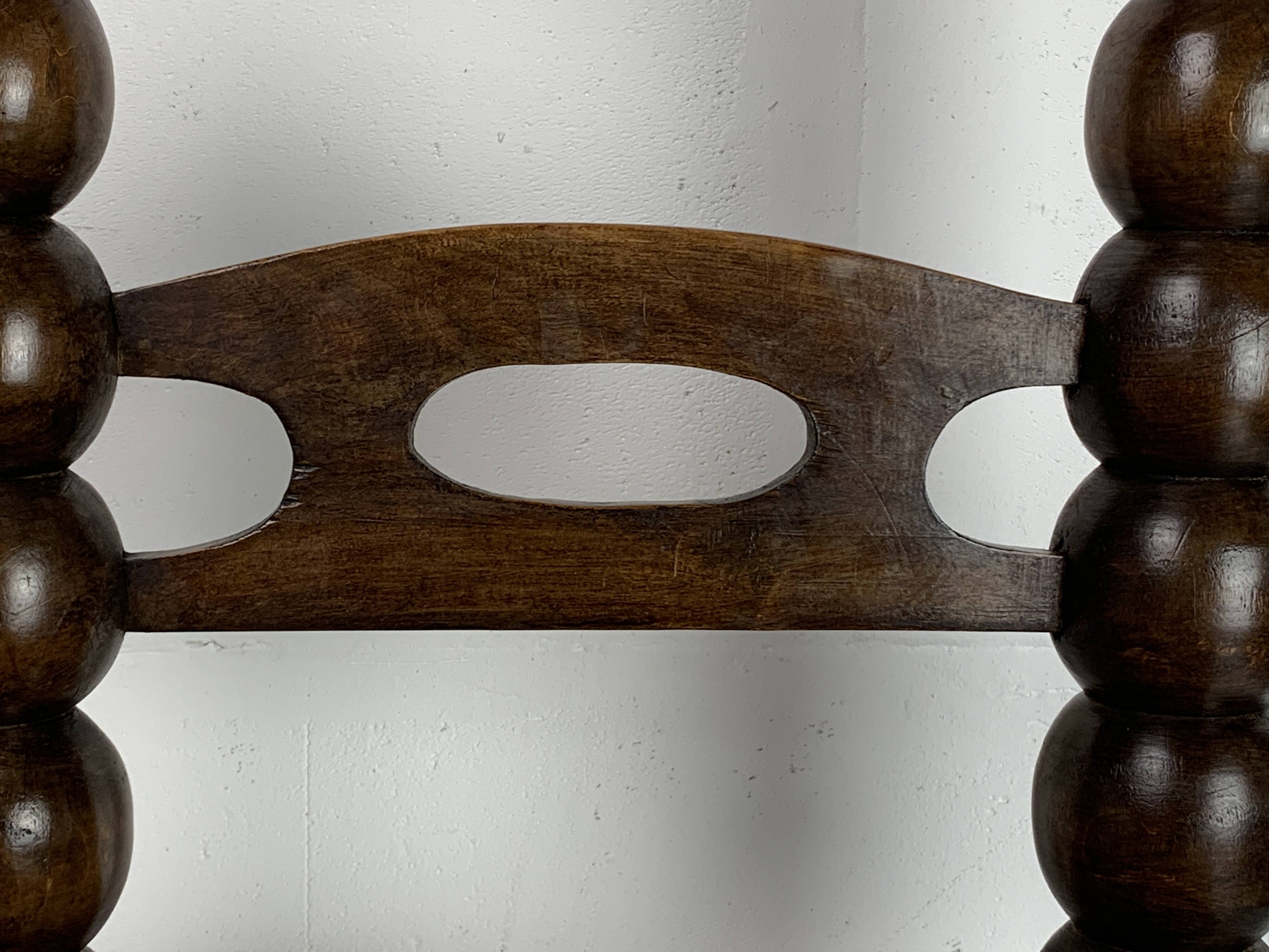 Chaise basse en bois tourné dans le style de Charles Dudouyt, France, années 1950